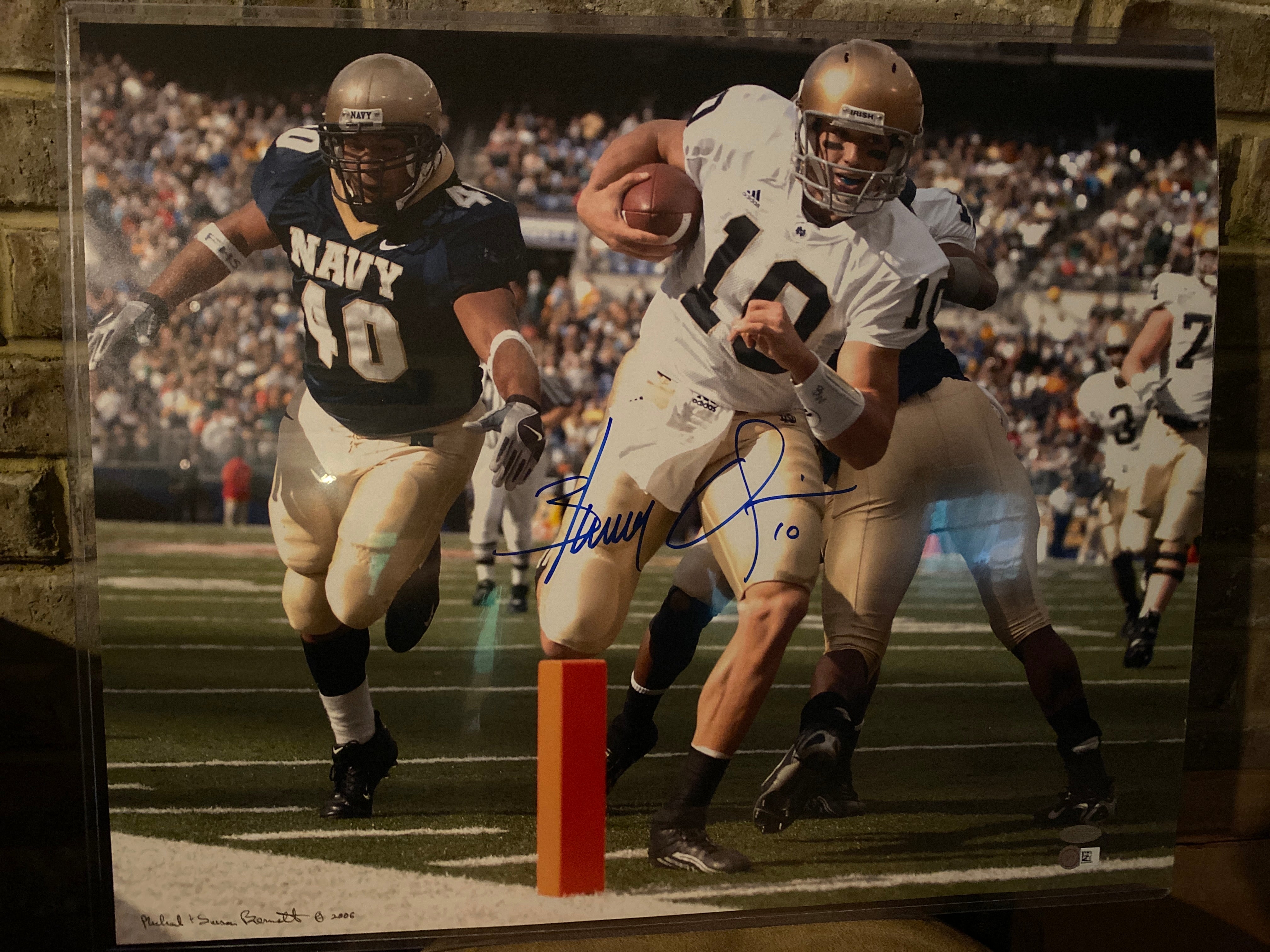 Brady Quinn Autographed Notre Dame Rushing TD 16x20 Photo - Signed Memorabilia for Football Fans & Collectors - Perfect for Man Cave, Sports Bar, or Gift