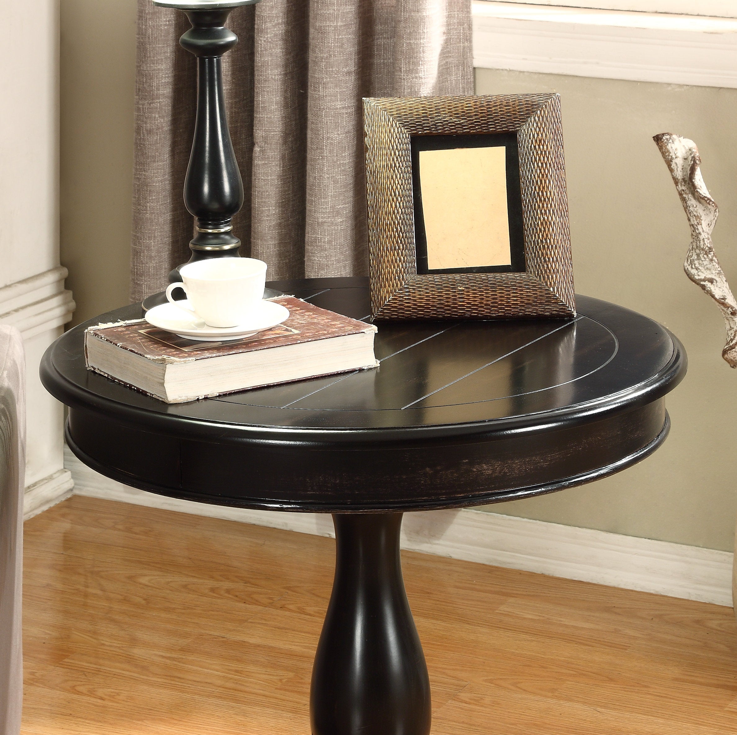 Roundhill Furniture Rene Round Wood Pedestal Side Table - Natural Wood Accent Table for Living Room, Bedroom & Patio - Perfect End Table for Coffee, Books & Decor