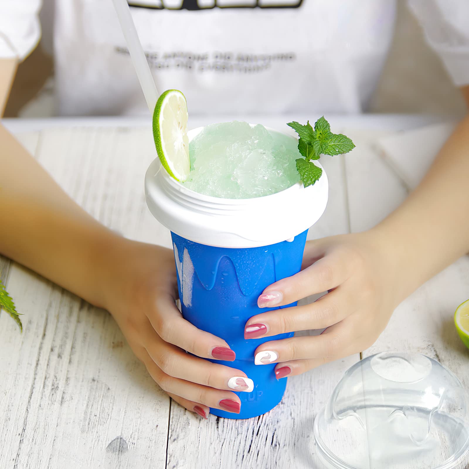 **Quick-Frozen Smoothie Maker - DIY Homemade Ice Cream & Slushy Cup, Manual Squeeze Frozen Yogurt & Milk Shake Maker, Summer Cooling Bottle for Kids (Blue) - Perfect for Parties, Picnics & Hot Summer Days**
