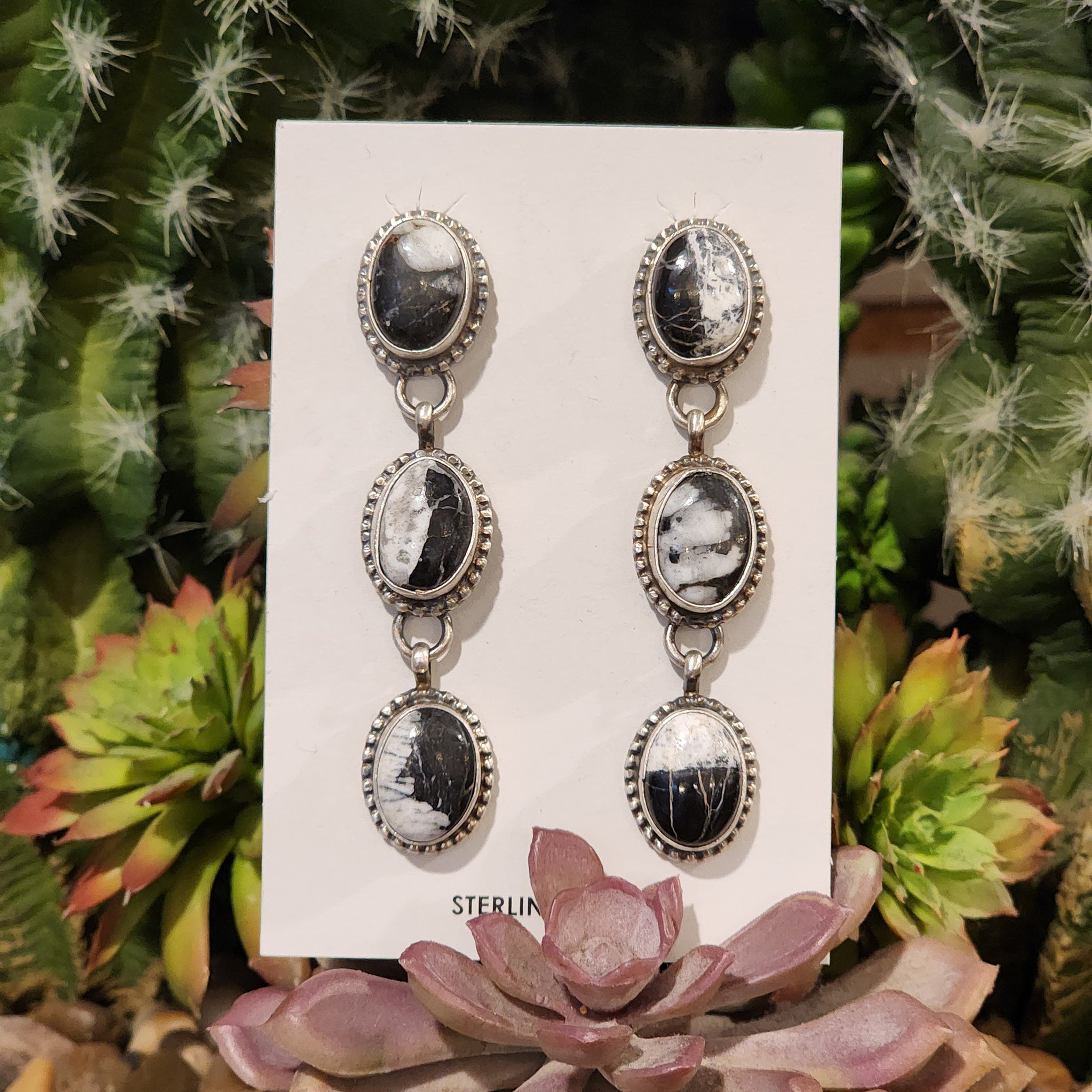 D Skeets WB 3 Stone - Premium Quality Jewelry for Women, Perfect for Weddings, Anniversaries & Special Occasions