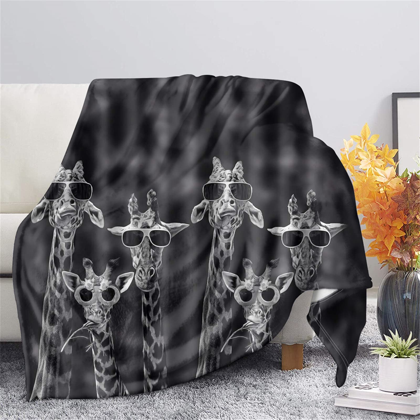 Giraffe Print Ultra Soft Fleece Blanket for Kids & Adults - Lightweight Cozy Plush Flannel Throw Blanket for Sofa, Couch, Living Room, Bed Decor - Perfect for Lounging, Travel & Gift Giving