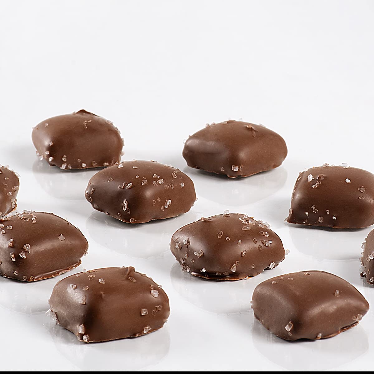 Premium Sanders Milk Chocolate Sea Salt Caramels (32 oz Tub) – Handcrafted Small Batch Caramel Candies, Slow Cooked with Rich Chocolate & Sea Salt for Perfect Sweet & Salty Balance – Ideal for Gifts, Parties & Dessert Toppings