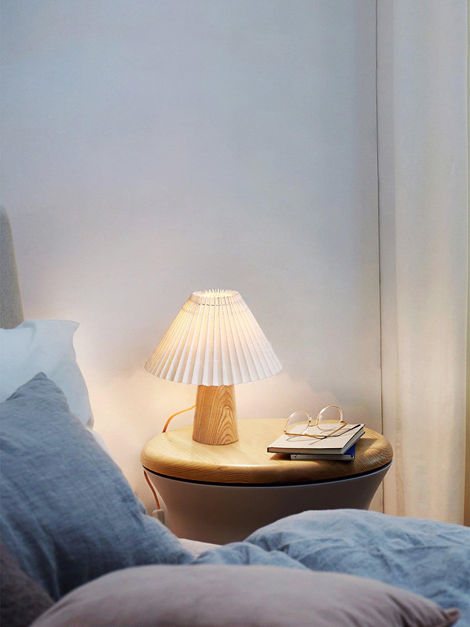 Modern Facet Table Lamp - Sleek Geometric Design LED Nightstand Light for Bedroom, Living Room & Office - Perfect for Reading, Decor & Ambient Lighting