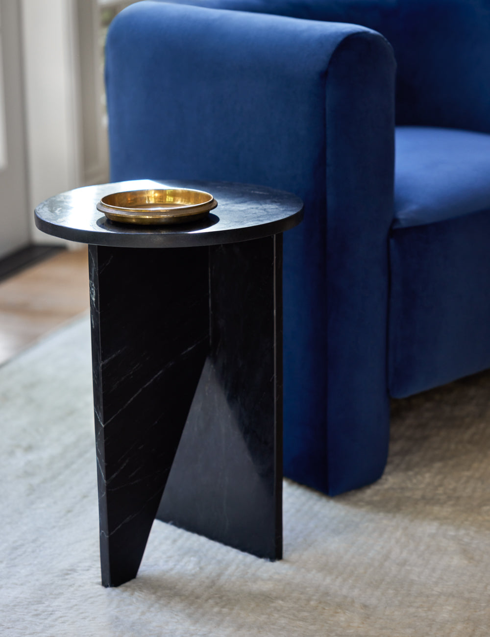 Biagio Round Side Table - Modern Accent End Table for Living Room, Bedroom & Office - Small Round Coffee Table with Sturdy Metal Base