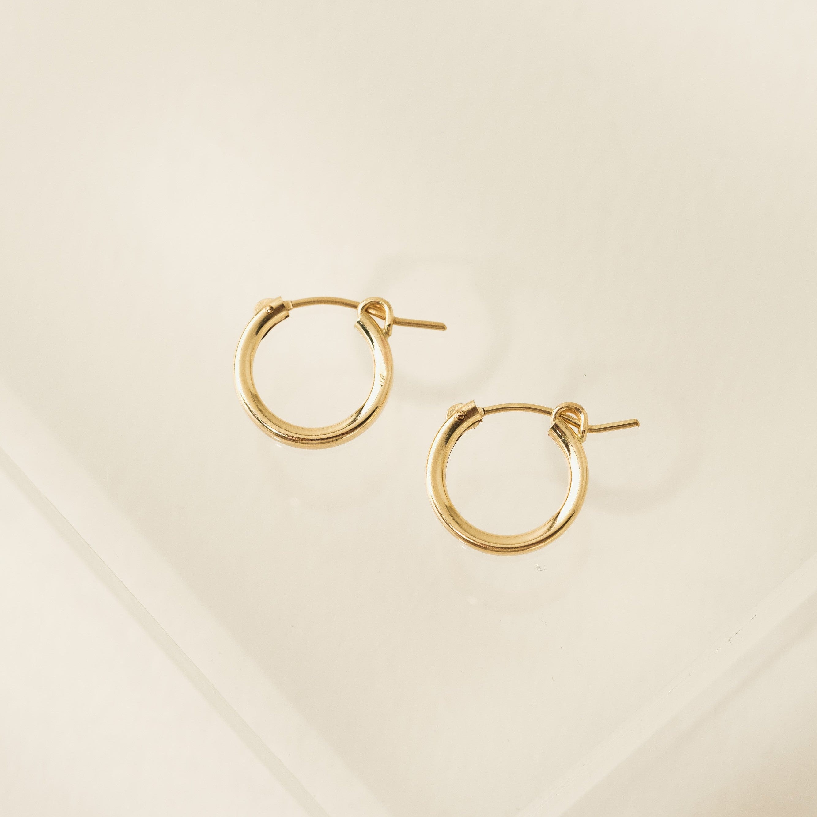 14K Gold Filled Wire Hoop Earrings for Women - Classic Circle Huggie Earrings for Everyday Wear, Gift Giving & Special Occasions
