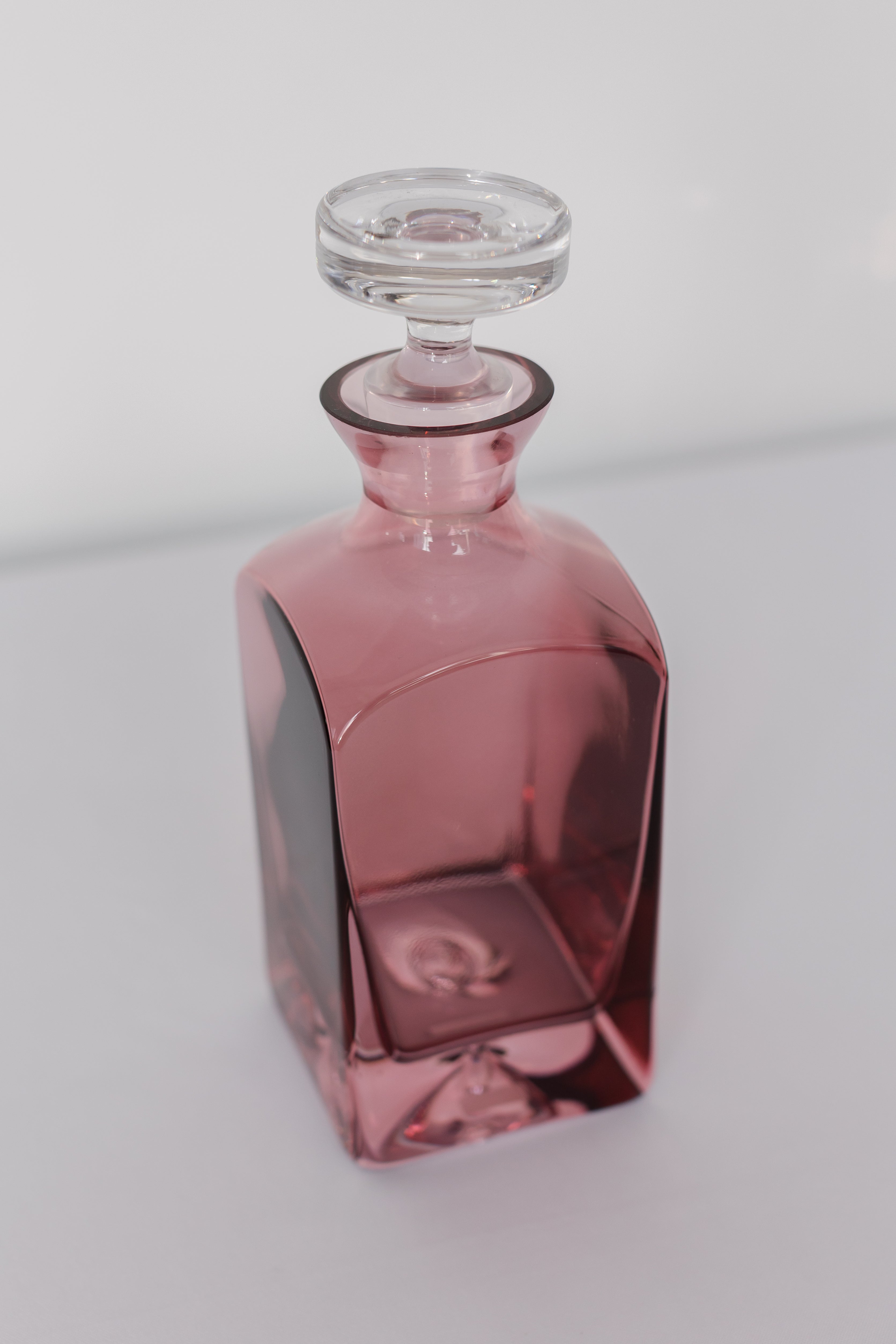Elegant Estelle Rose Colored Glass Decanter - Vintage Heritage Style for Wine, Whiskey & Liquor - Perfect for Dinner Parties, Gifts & Home Bar Decor