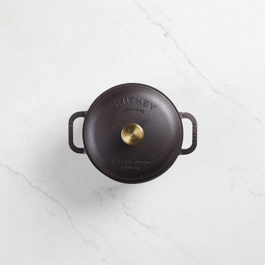 Smithey Vintage American Dutch Oven 5.5 Quart - Cast Iron Cookware Made in USA - Perfect for Camping, Baking & Family Dinners
