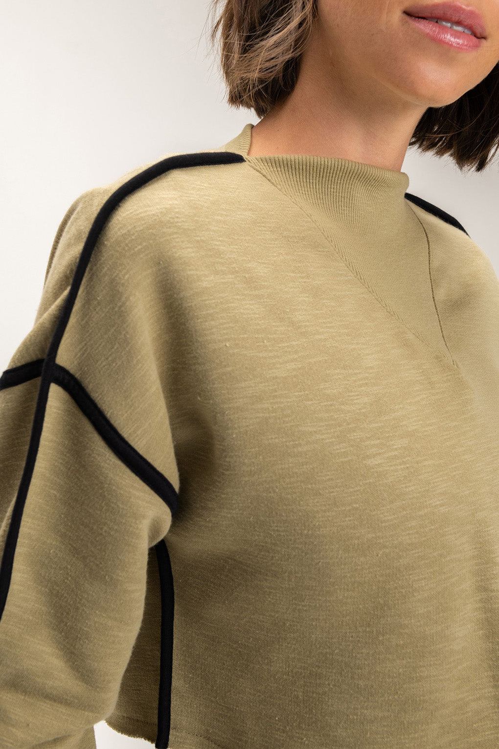 Daybreak Cropped Sweatshirt for Women - Soft Casual Pullover with Ribbed Hem | Perfect for Yoga, Gym & Streetwear Fashion