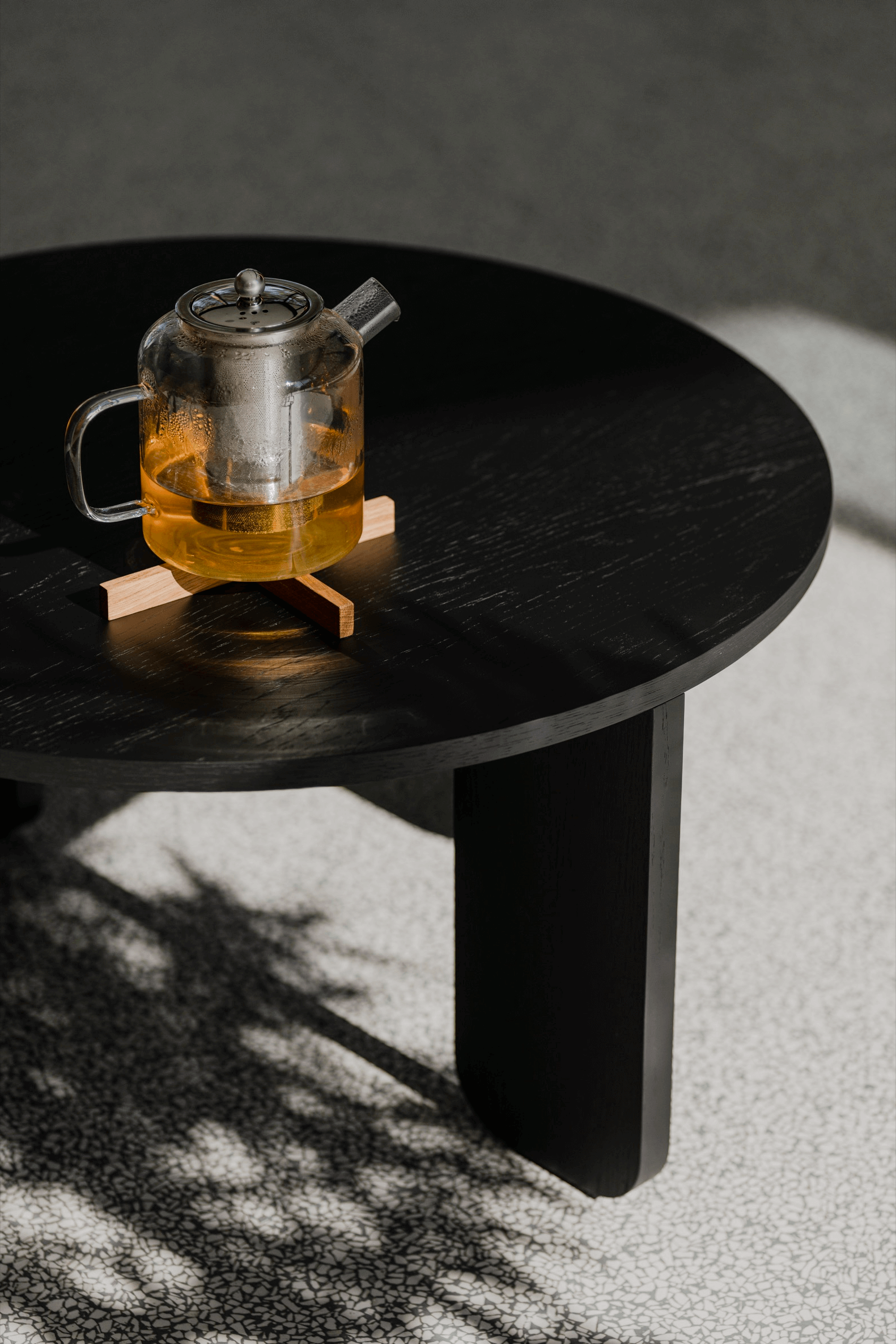 Modern Small Kuvu Coffee Table - Compact Living Room Furniture for Small Spaces, Perfect for Apartments, Studios, and Cozy Homes