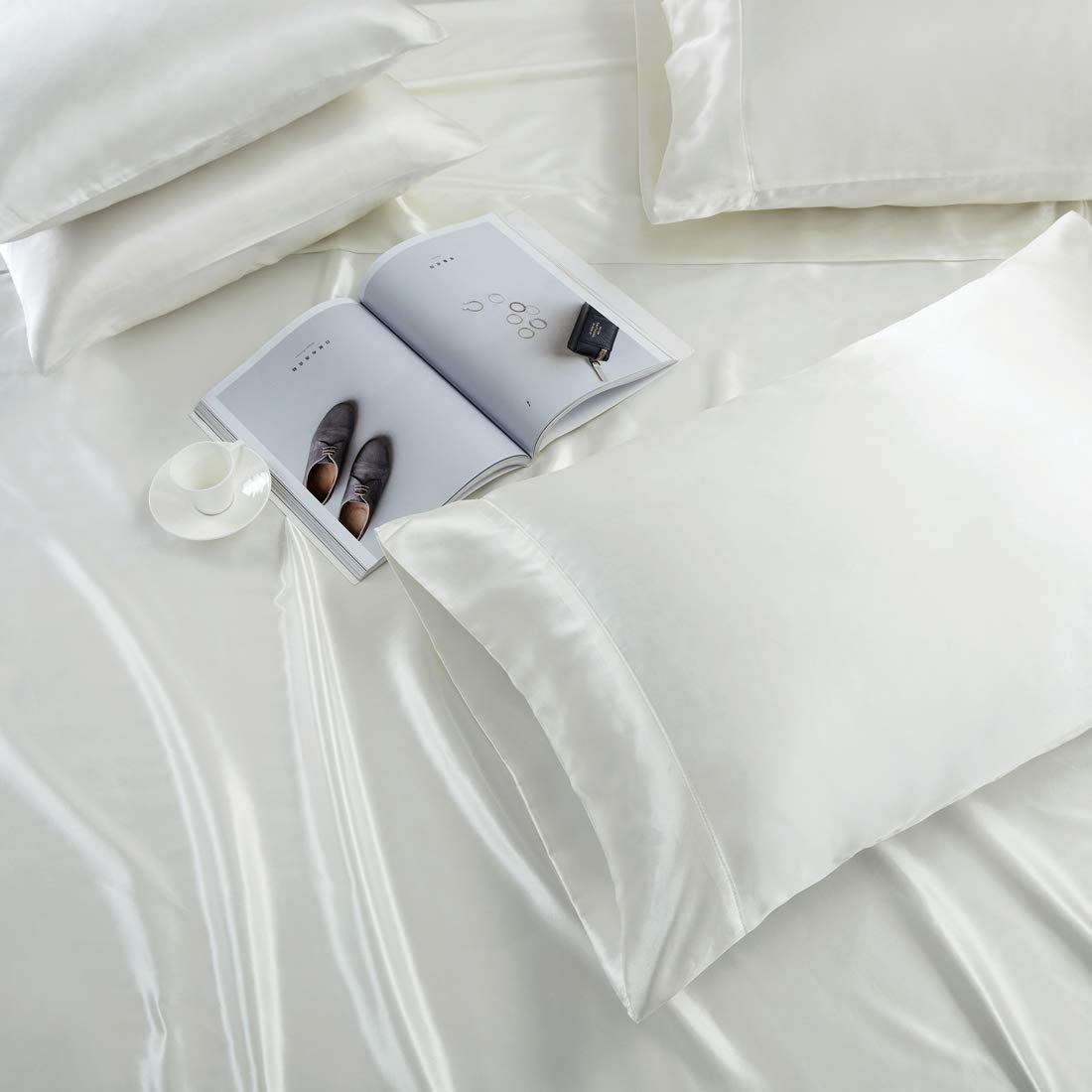 Luxury 4-Piece Satin Sheet Set - Twin Size Silky Smooth Ivory White Bedding with Deep Pocket (Fitted Sheet, Flat Sheet & 2 Pillowcases) - Perfect for Cozy Nights, Guest Rooms & Dorm Essentials