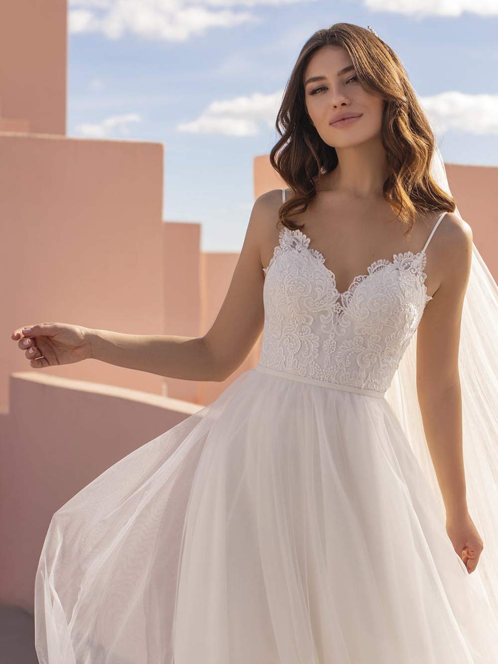 Elegant Sweetheart Lace Wedding Dress for Bride 2024 | Long Beach Bridal Gown | White Floor-Length Gown for Beach Weddings & Formal Ceremonies