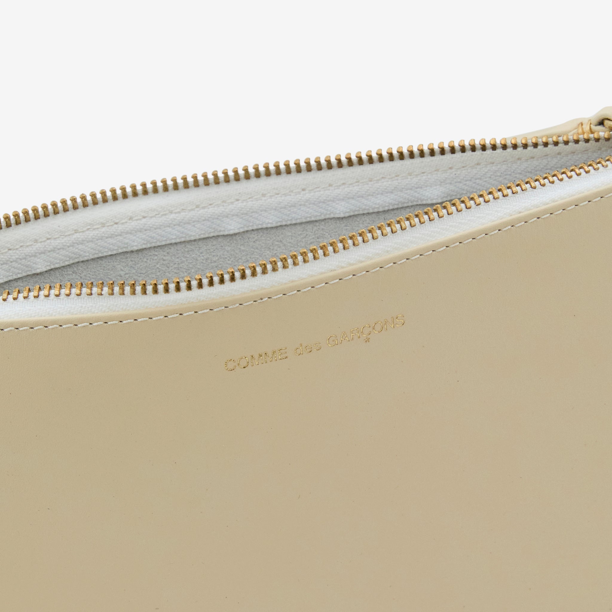SA5100 Classic Line Wallet for Men & Women - Slim RFID Blocking Leather Bifold Wallet in Off White | Perfect for Everyday Use, Travel & Gift Giving