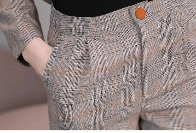 Stylish Women's Plaid Capri Pantsuit Set - Trendy Casual Outfit for Work, Travel & Everyday Wear