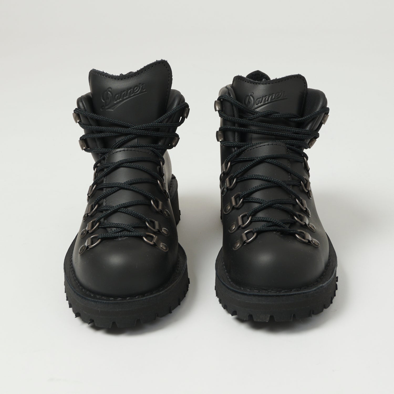 Danner 31530 'Mountain Light' Gore-Tex Waterproof Work Boots for Men - Black - Heavy Duty Hiking & Construction Work Boots for Outdoor Adventures