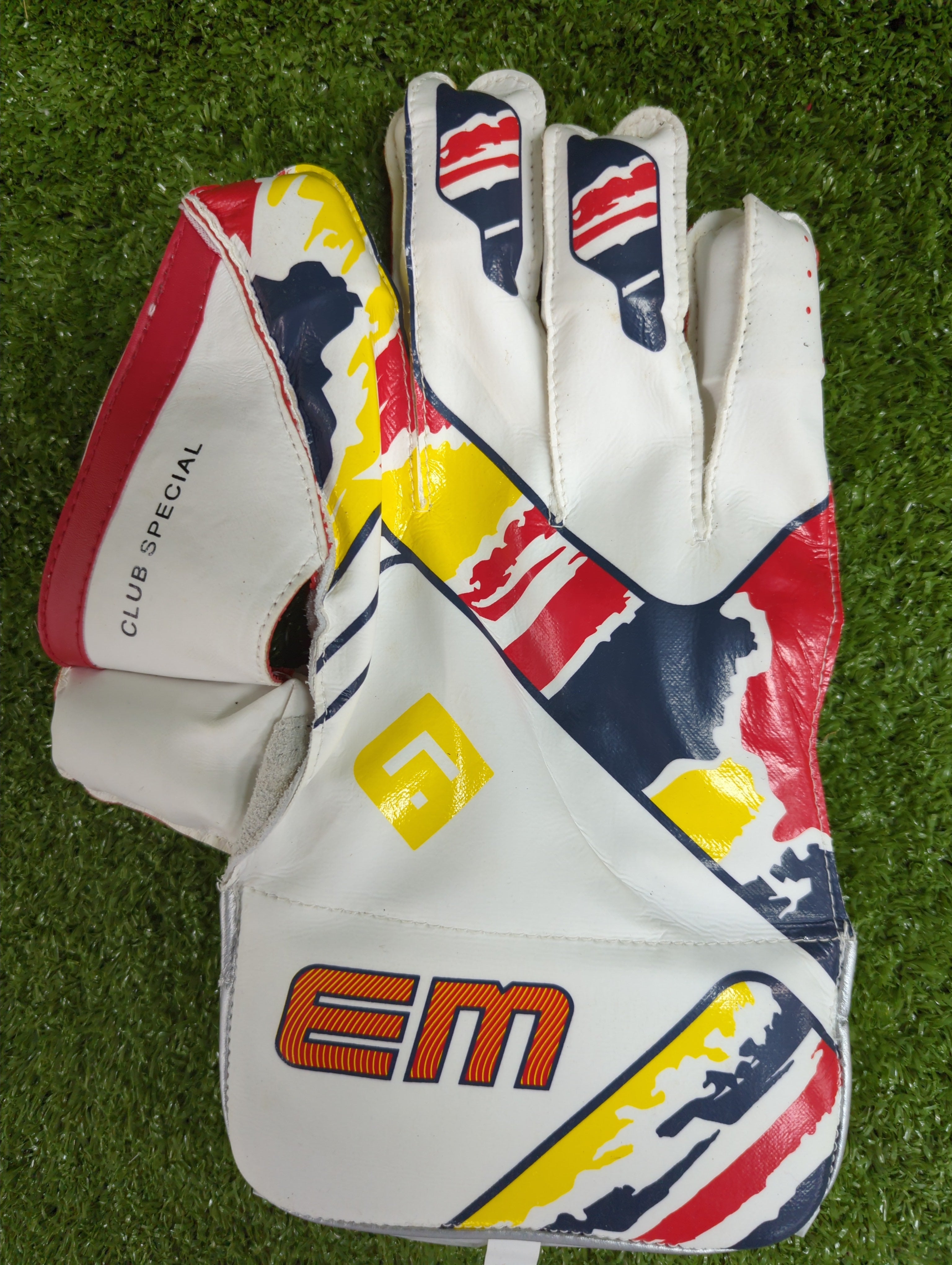 Premium Cricket Wicket Keeping Gloves for Adults - Professional Quality Leather Gloves with Enhanced Grip - Perfect for Wicket Keepers, Cricket Training & Competitive Matches