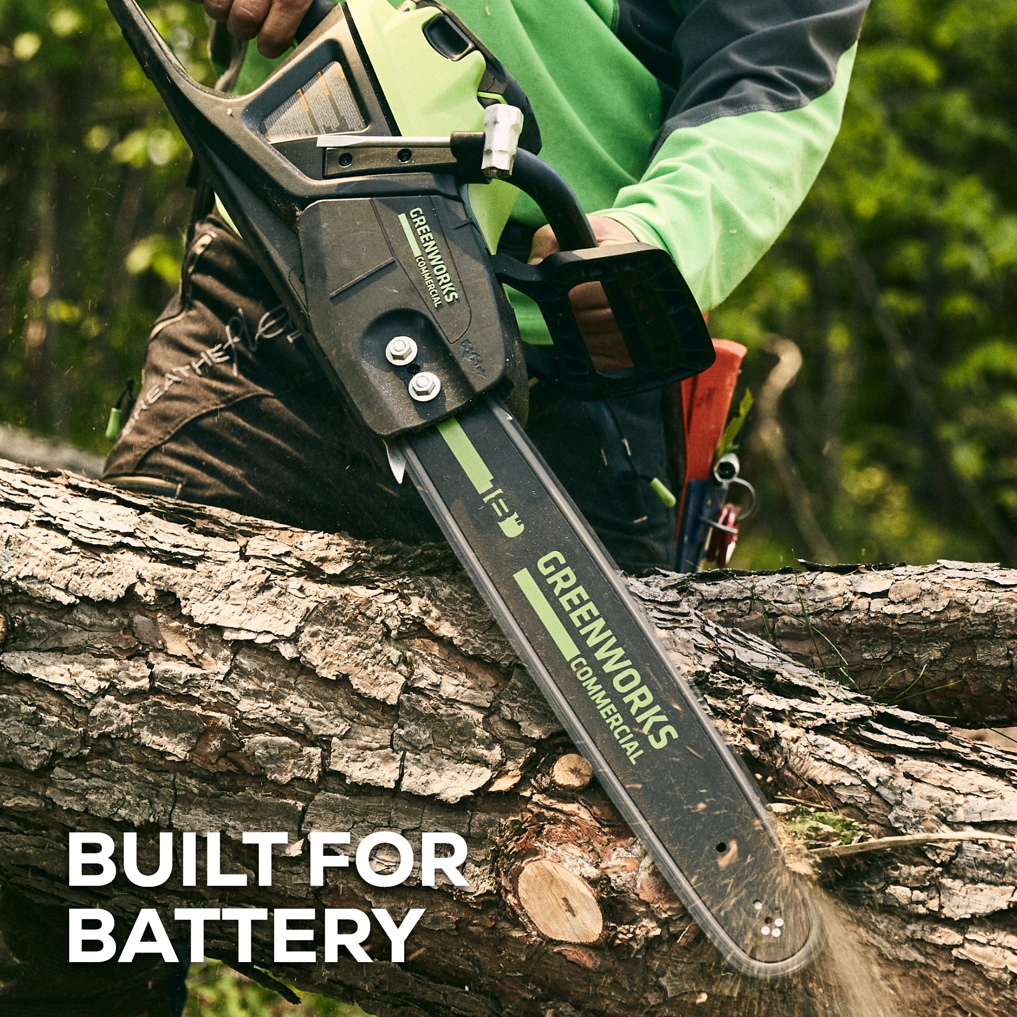 82V 18-Inch 2.7kW Cordless Chainsaw with 4Ah Lithium Battery & Dual Port Fast Charger - Perfect for Tree Trimming, Firewood Cutting, and Yard Maintenance