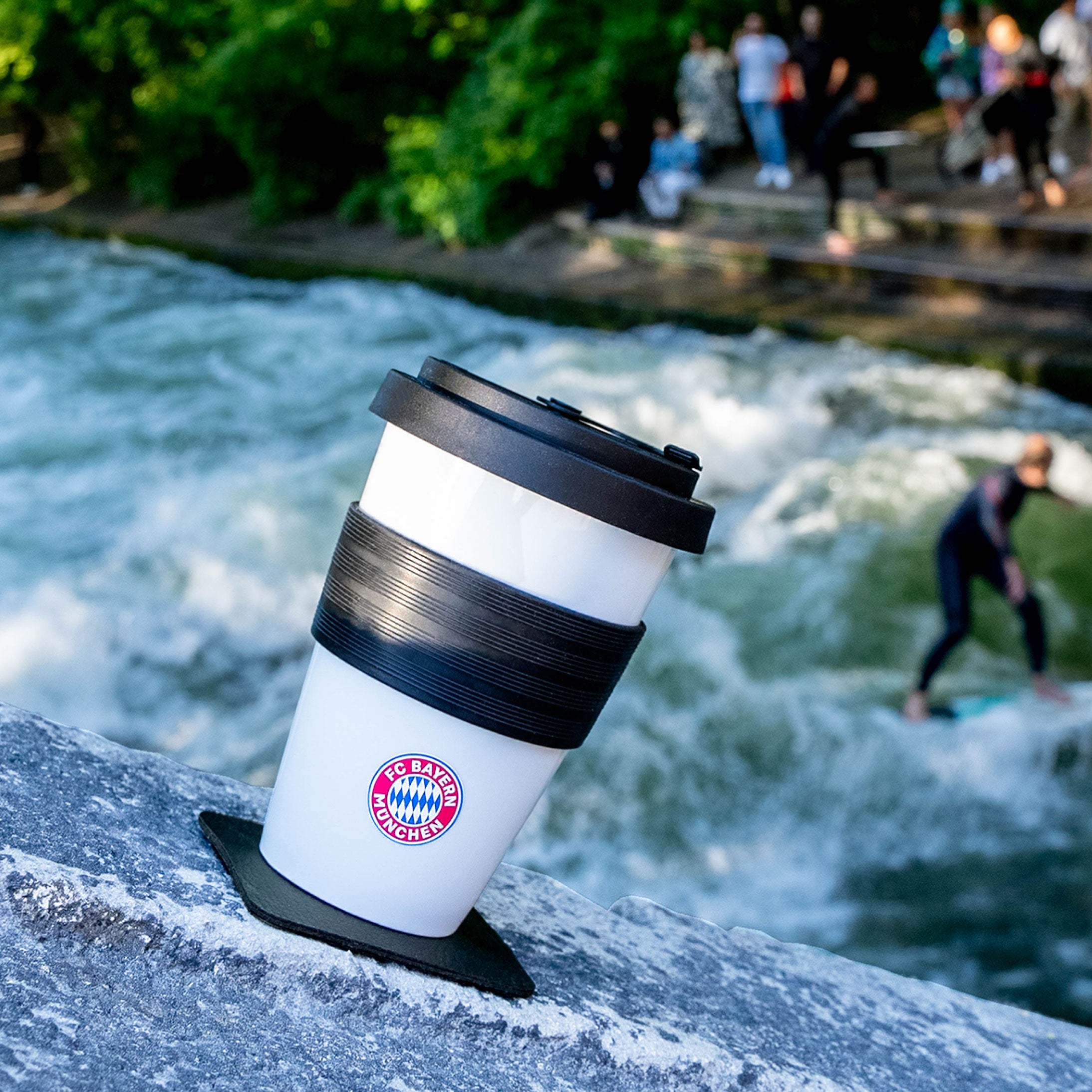 FC Bayern Munich Travel Mug with Lid - Insulated Porcelain Coffee Cup with Magnet for Car, Office & Outdoor Use