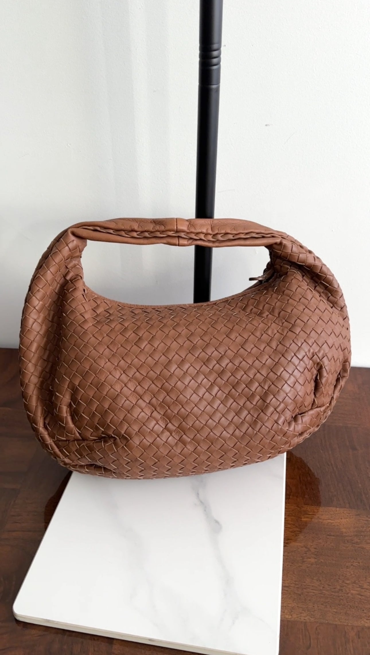 Bottega Veneta Brown Intrecciato Leather Crossbody Bag for Women - Luxury Designer Shoulder Bag for Everyday Use, Travel & Night Out