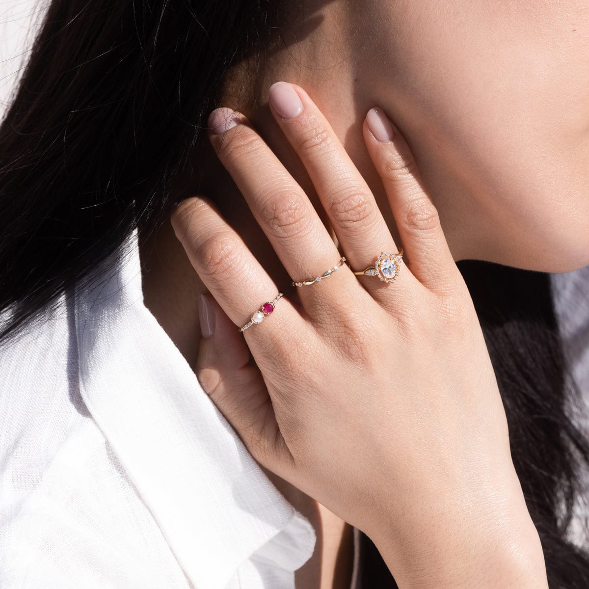 Elegant Starry Pearlescent Ring for Women - Shimmering Pearl & Crystal Design - Perfect for Weddings, Parties & Special Occasions