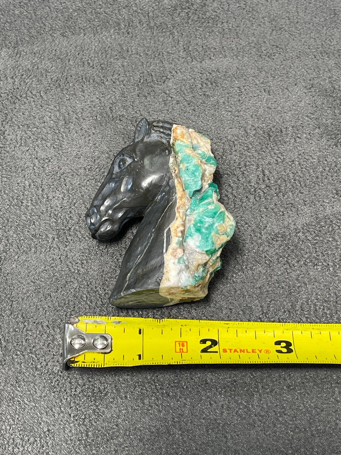 Natural Colombian Emerald Rough Crystal Horse Sculpture – Handcrafted Gemstone Art for Home Decor & Feng Shui