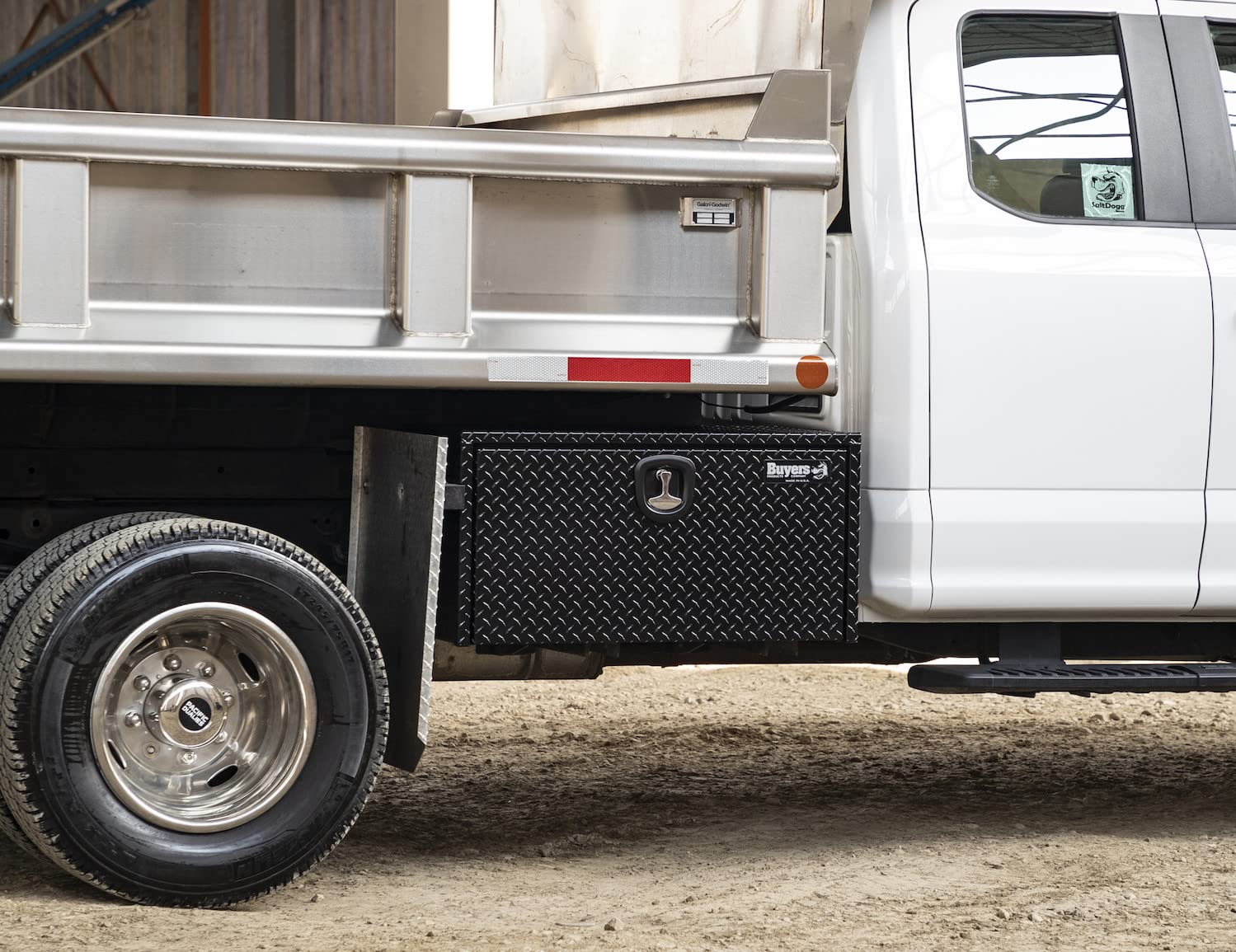 Black Diamond Tread Aluminum Underbody Truck Tool Box 18