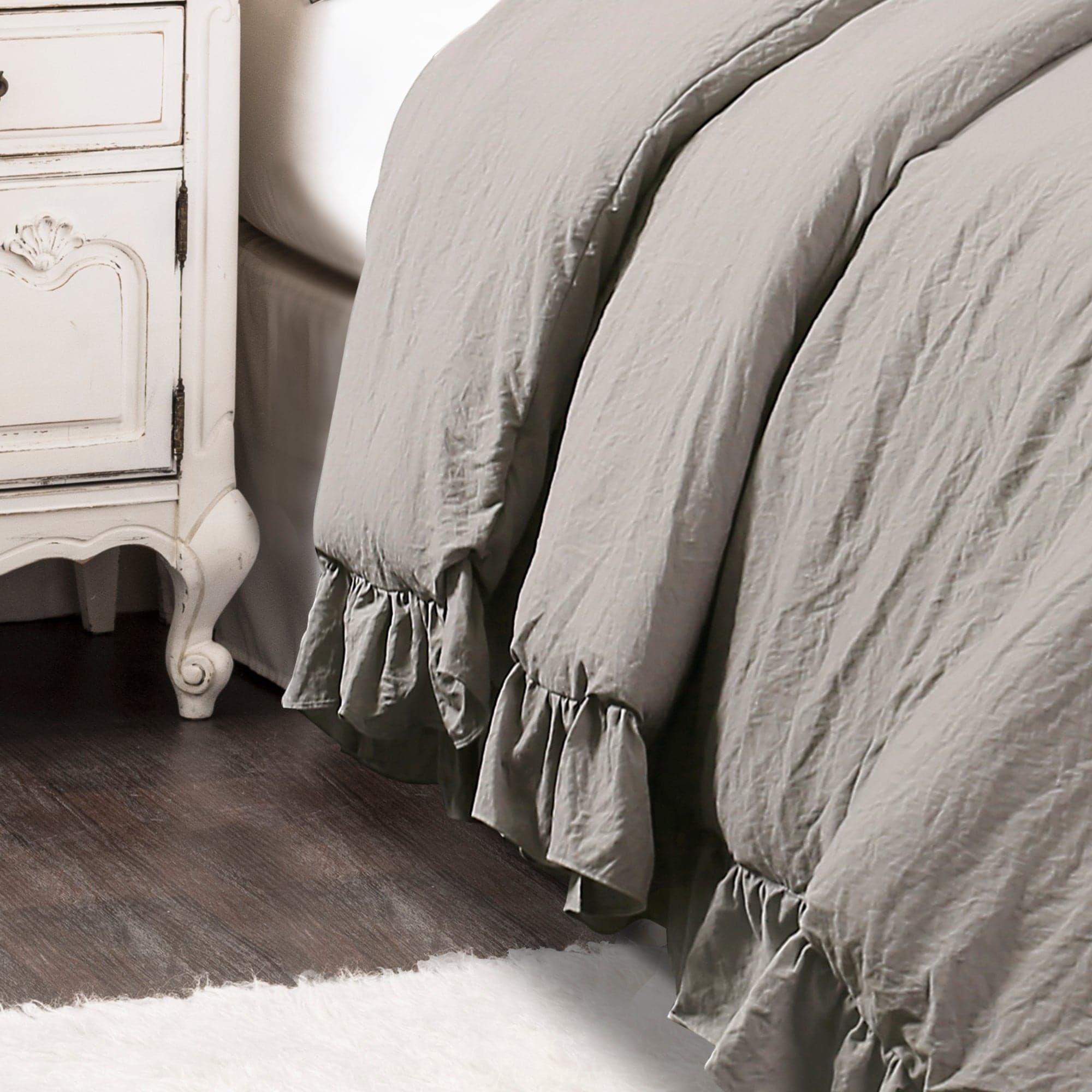 Reyna 3-Piece Comforter Set - Soft & Luxurious Bedding for Queen/King Size Beds - Perfect for Master Bedrooms, Guest Rooms & Cozy Home Decor