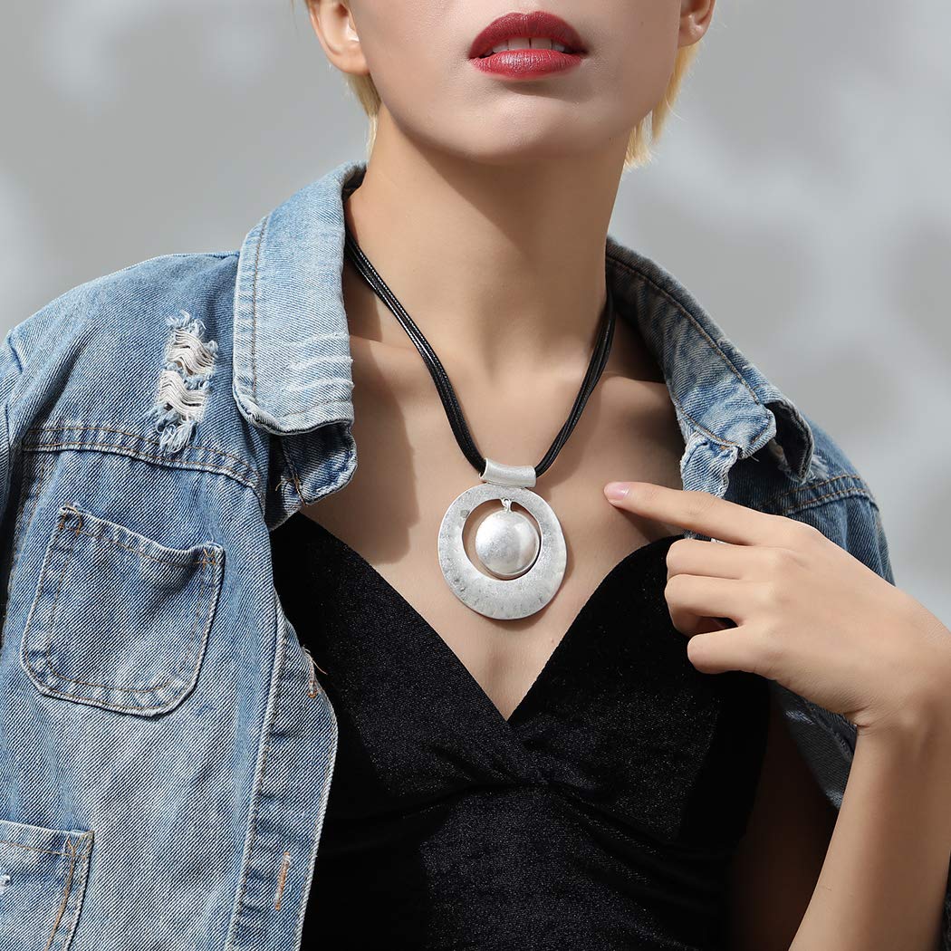 Stylish Black Leather Choker Necklace for Women - Gothic Punk Fashion Jewelry with Adjustable Chain - Perfect for Parties, Concerts and Everyday Wear