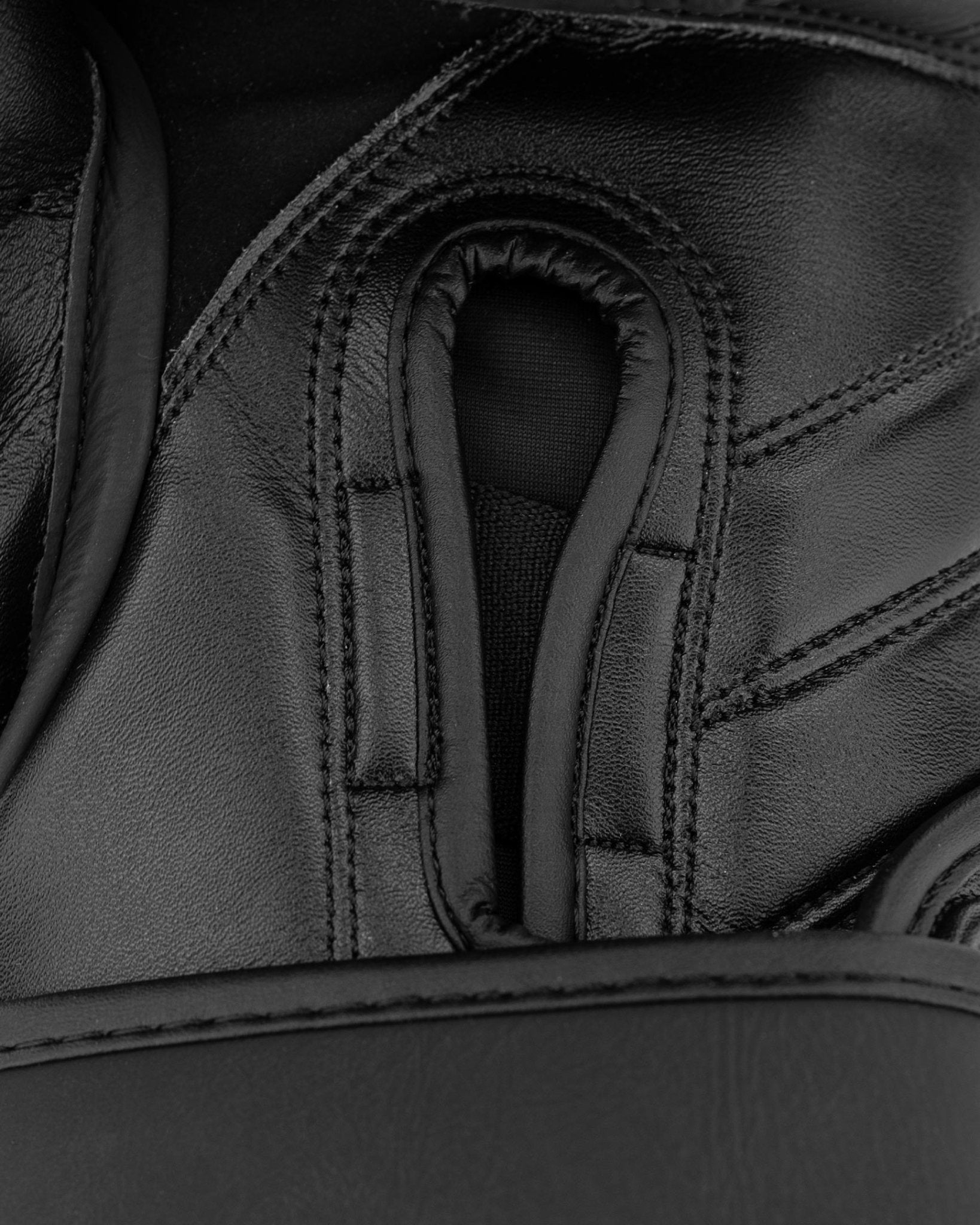 Creed Gel Heavy Bag Gloves for Boxing & MMA Training - Premium Padded Punching Bag Mitts for Men & Women - Ideal for Gym, Home Workouts & Fitness Training