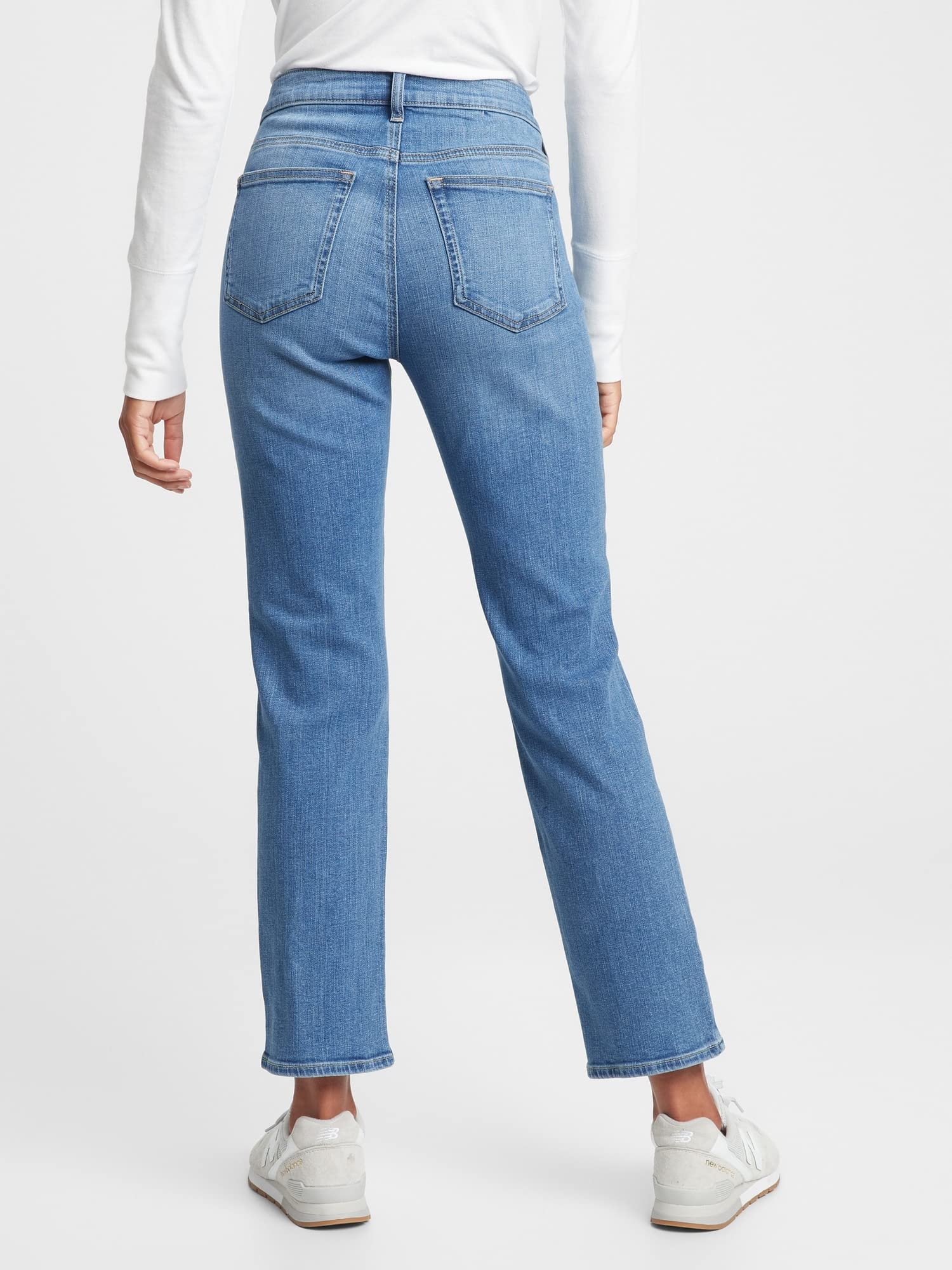 GAP Women's Classic Straight Fit Denim Jeans - Comfortable Everyday Stretch Jeans for Casual Wear & Office Outfits