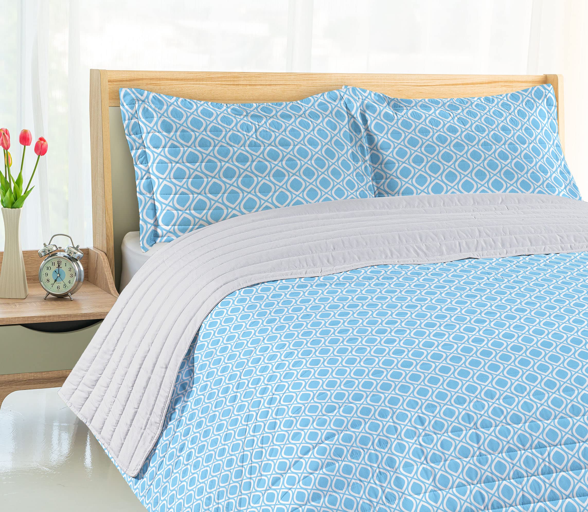 Ambesonne Abstract Microfiber Bedspread Set - Queen Size Sky Blue & White Retro Symmetric Design with Pillow Shams & Comforter | Soft Bedding for Modern Bedrooms, Guest Rooms & Dorm Decor
