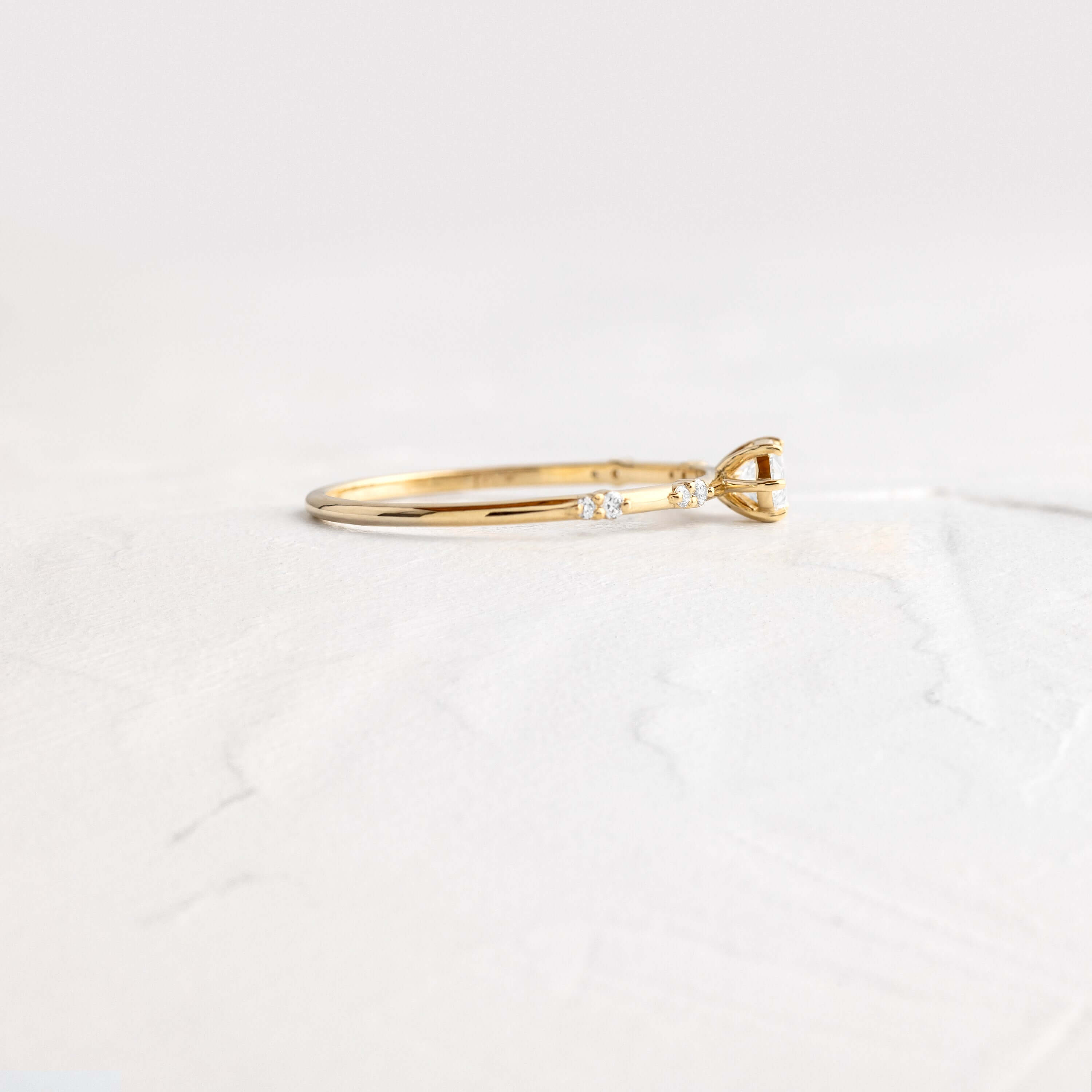 Sparkling Marquise Cut Bright Side Ring – Elegant Statement Jewelry for Weddings, Anniversaries & Special Occasions