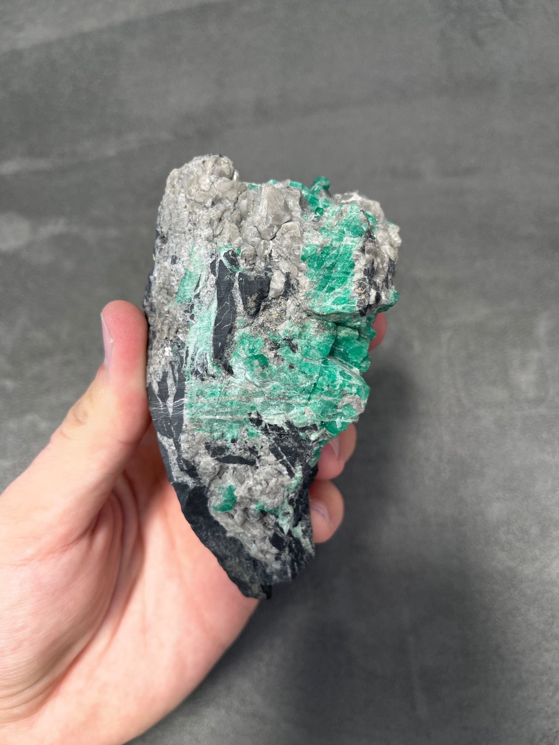 Colombian Emerald Armadillo Rough Crystal Sculpture - Natural Gemstone Carving for Home Decor, Meditation & Spiritual Healing