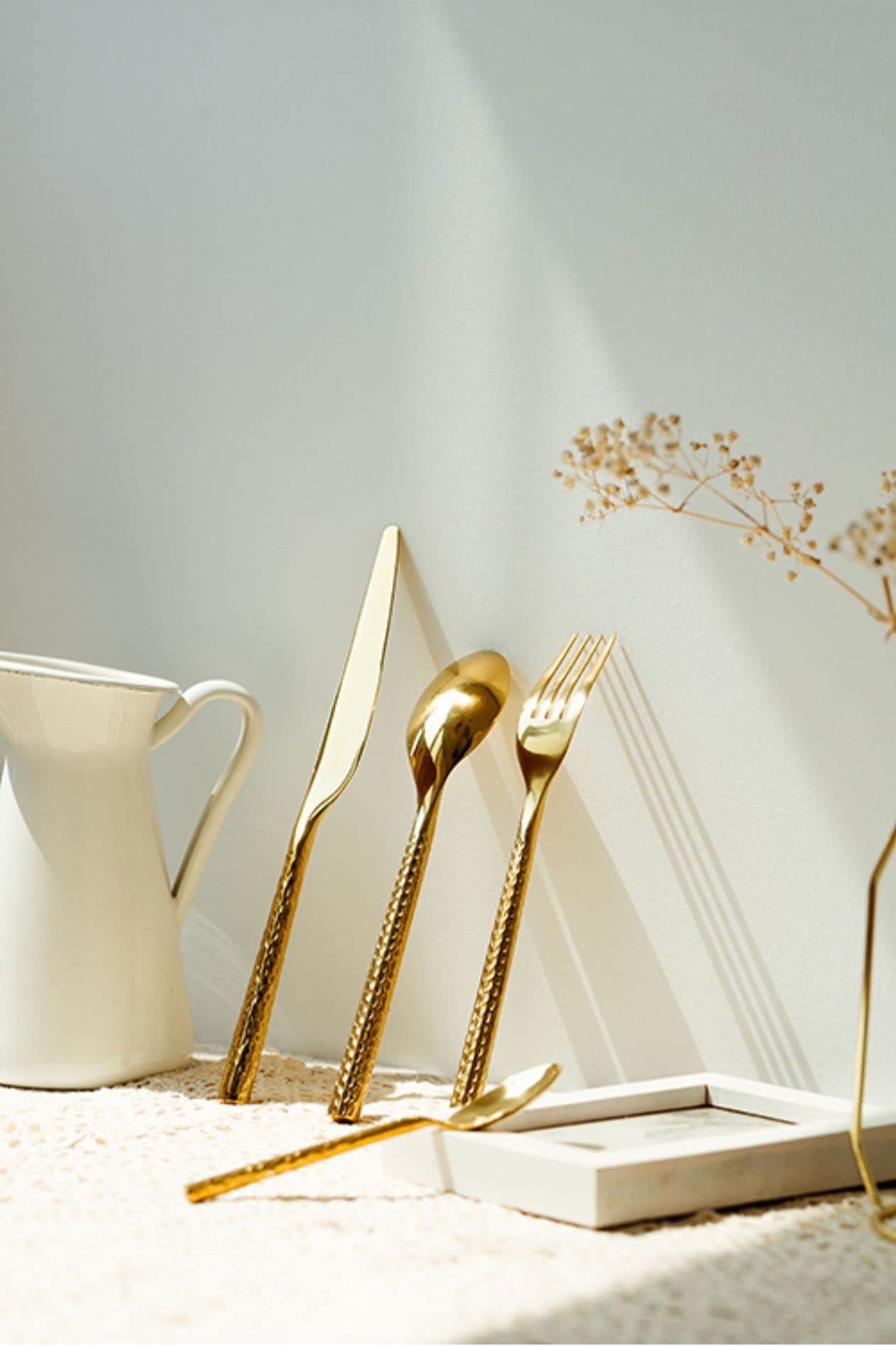 32-Piece Stainless Steel Flatware Set for 8 - Hammered Silverware Dinner Set with Knives, Forks & Spoons | Modern Metal Tableware for Home, Kitchen & Dinner Parties | Durable Cutlery for Everyday Use & Special Occasions