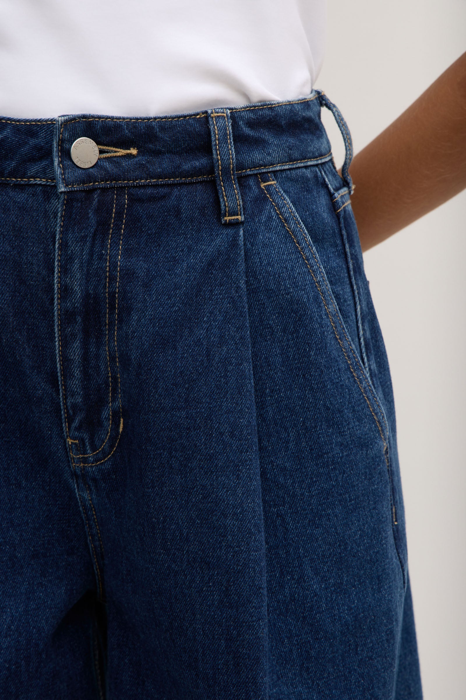 Stylish Slack Pleat Wide Leg Jeans for Women - Comfortable High Waist Trousers for Casual & Office Wear