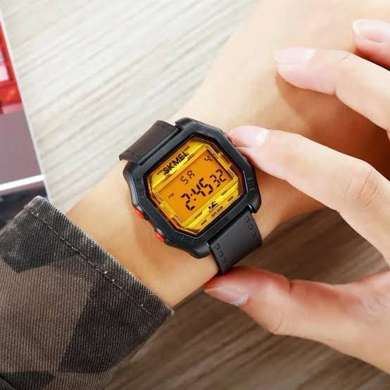 Luxury Golden Display Watch for Men & Women - Elegant Fashion Timepiece - Perfect for Gifts, Business, and Special Occasions