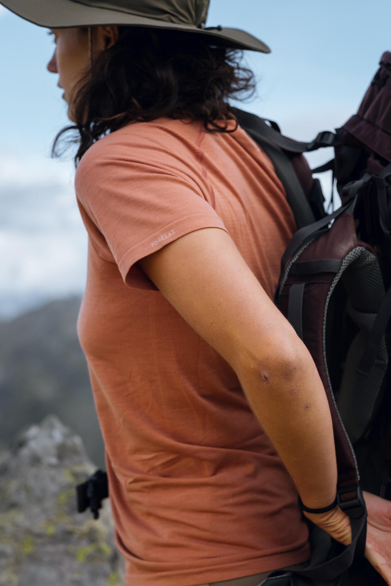 Simond Women's Seamless Short Sleeve Merino Wool Hiking Shirt - MT900 - Lightweight & Moisture-Wicking for Backpacking, Camping & Outdoor Adventures