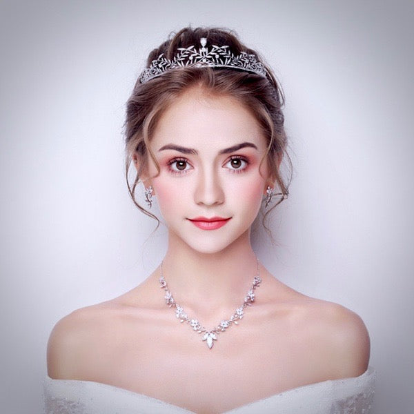 Julia Silver Cubic Zirconia Bridal Tiara - Elegant Wedding Crown for Bride, Bridesmaids & Prom | Perfect for Weddings, Pageants & Special Occasions