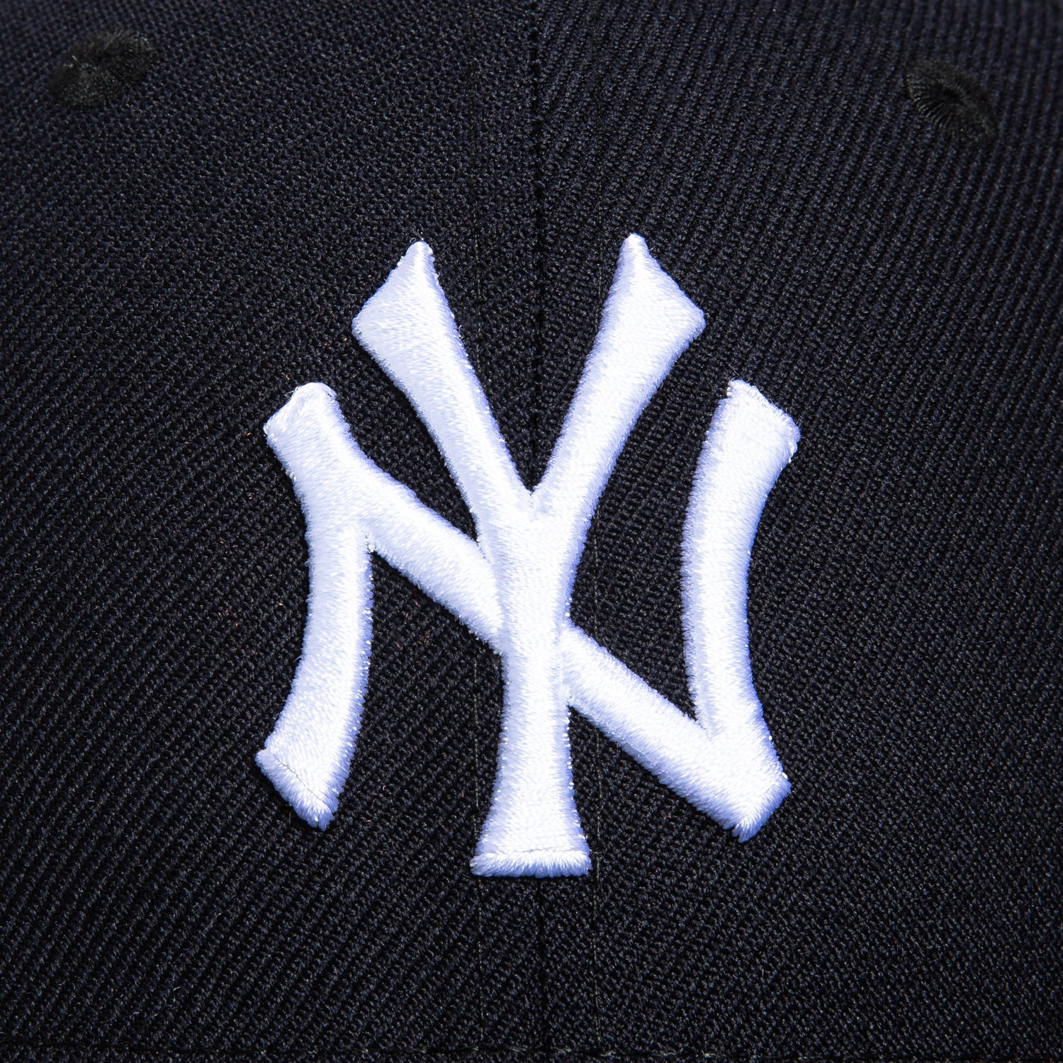 New Era 59Fifty New York Yankees 2003 World Series Patch Game Hat - Navy Blue Baseball Cap for Men - Perfect for Yankees Fans, Sports Events & Casual Wear