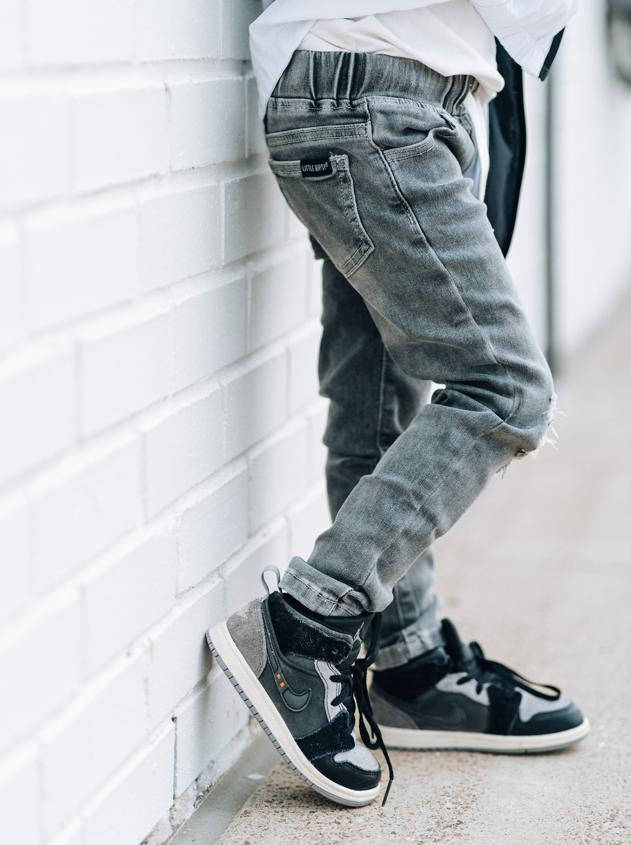 Vintage Distressed Denim Jeans - Grey Wash Faded Skinny Jeans for Women | Casual Streetwear & Everyday Comfort
