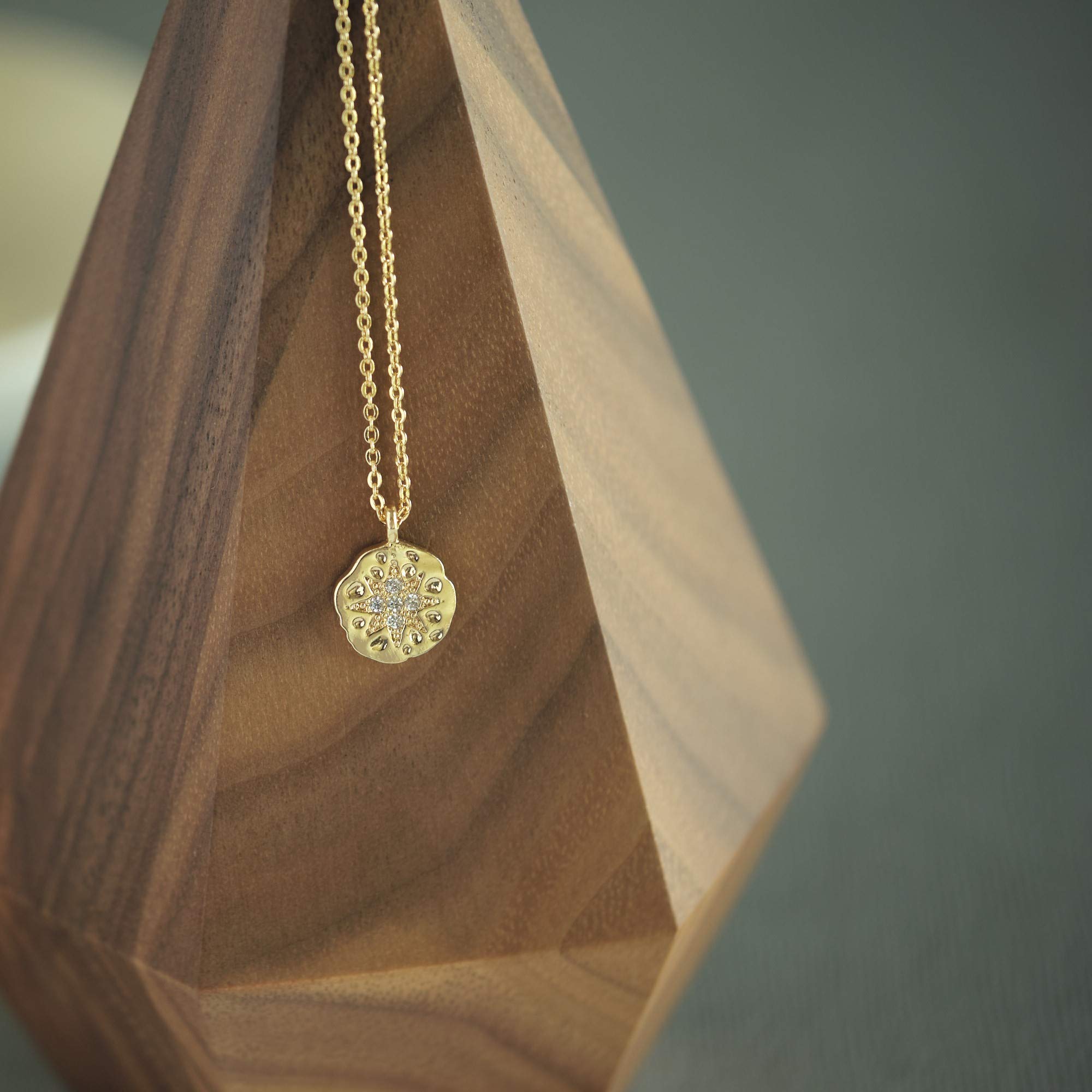 Grace Pearl Sister Necklace - Elegant Birthday Gift for Sisters, Thoughtful Present from Brother - Perfect for Birthdays, Anniversaries & Special Occasions