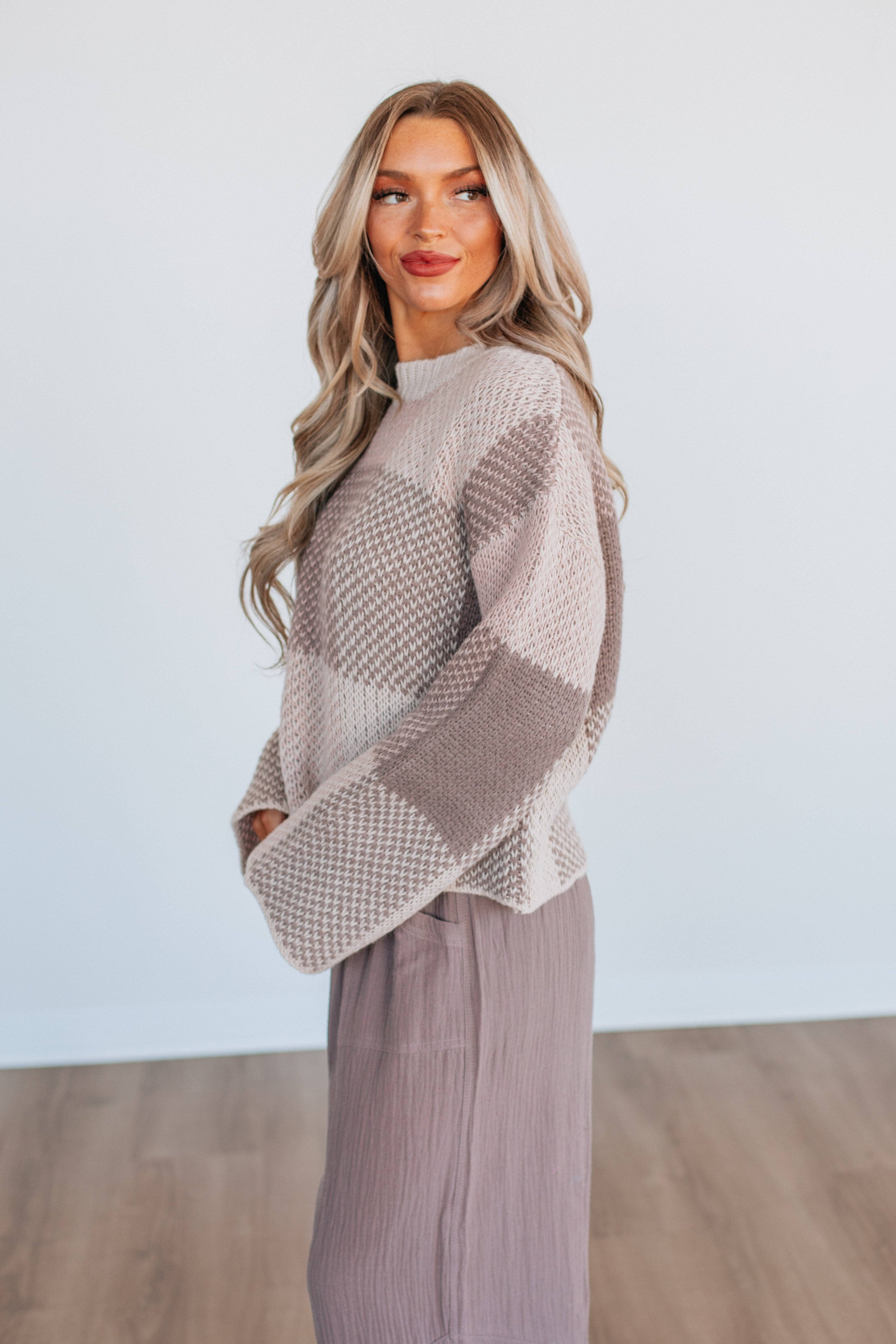 Amabel Checkered Sweater for Women - Soft Knit Pullover with Classic Plaid Pattern - Cozy Winter Fashion for Casual Outings & Office Wear