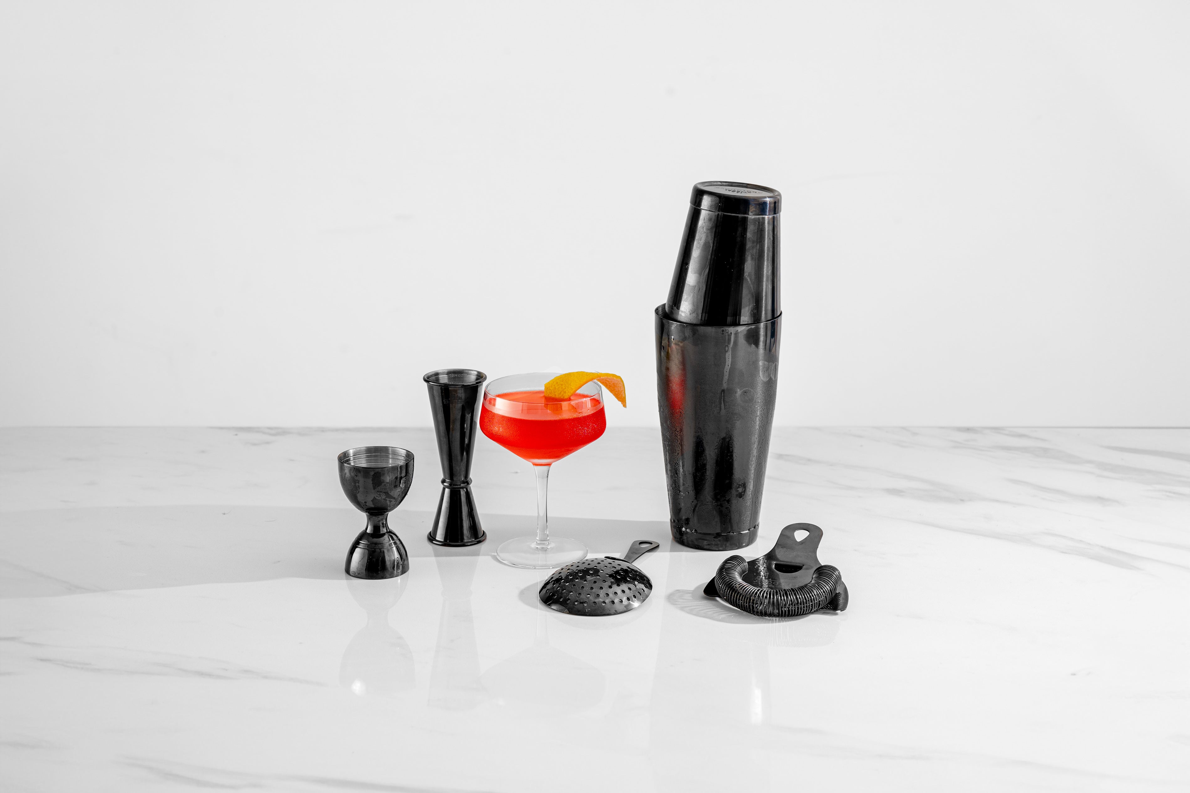 Premium Black Boston Cocktail Shaker Set - 28oz Bar Mixing Tin for Professional & Home Bartenders - Perfect for Mojitos, Margaritas & Martini Making