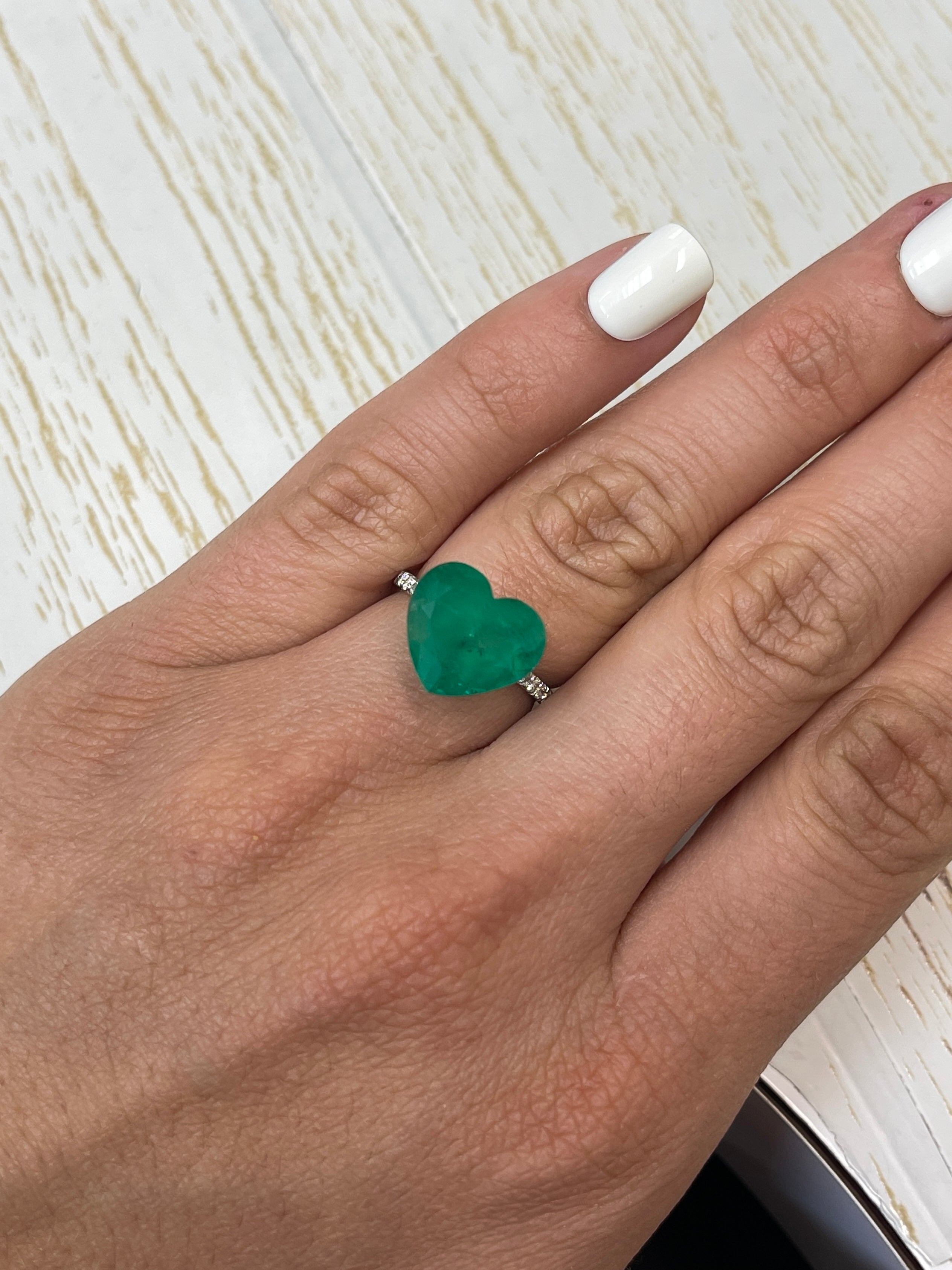 7.68 Carat 12x13.5mm Natural Colombian Emerald Heart Cut Loose Gemstone - Forest Green Color for Jewelry Making, Engagement Rings & Collector's Items