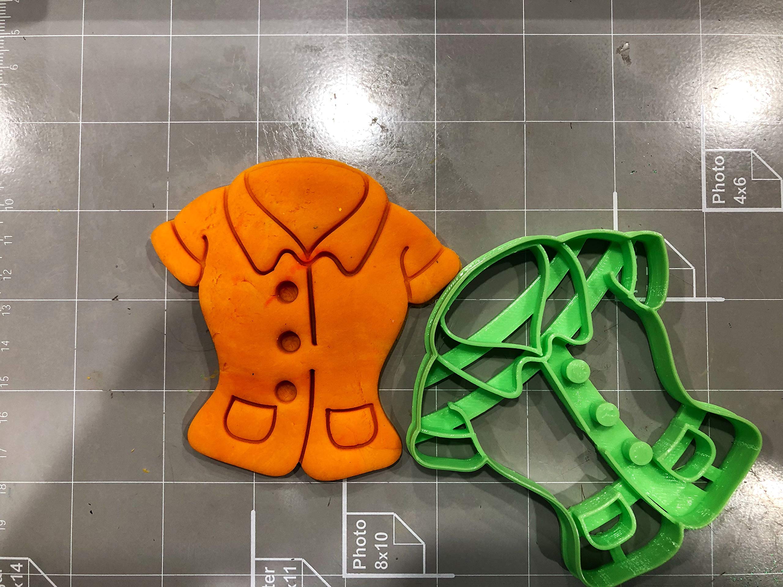 Nurse Coat Cookie Cutter - Stainless Steel Medical Themed Cookie Cutters for Baking, DIY Cookies, Cupcake Decorations - Perfect for Nurse Appreciation Gifts, Medical School Graduations & Healthcare Worker Parties