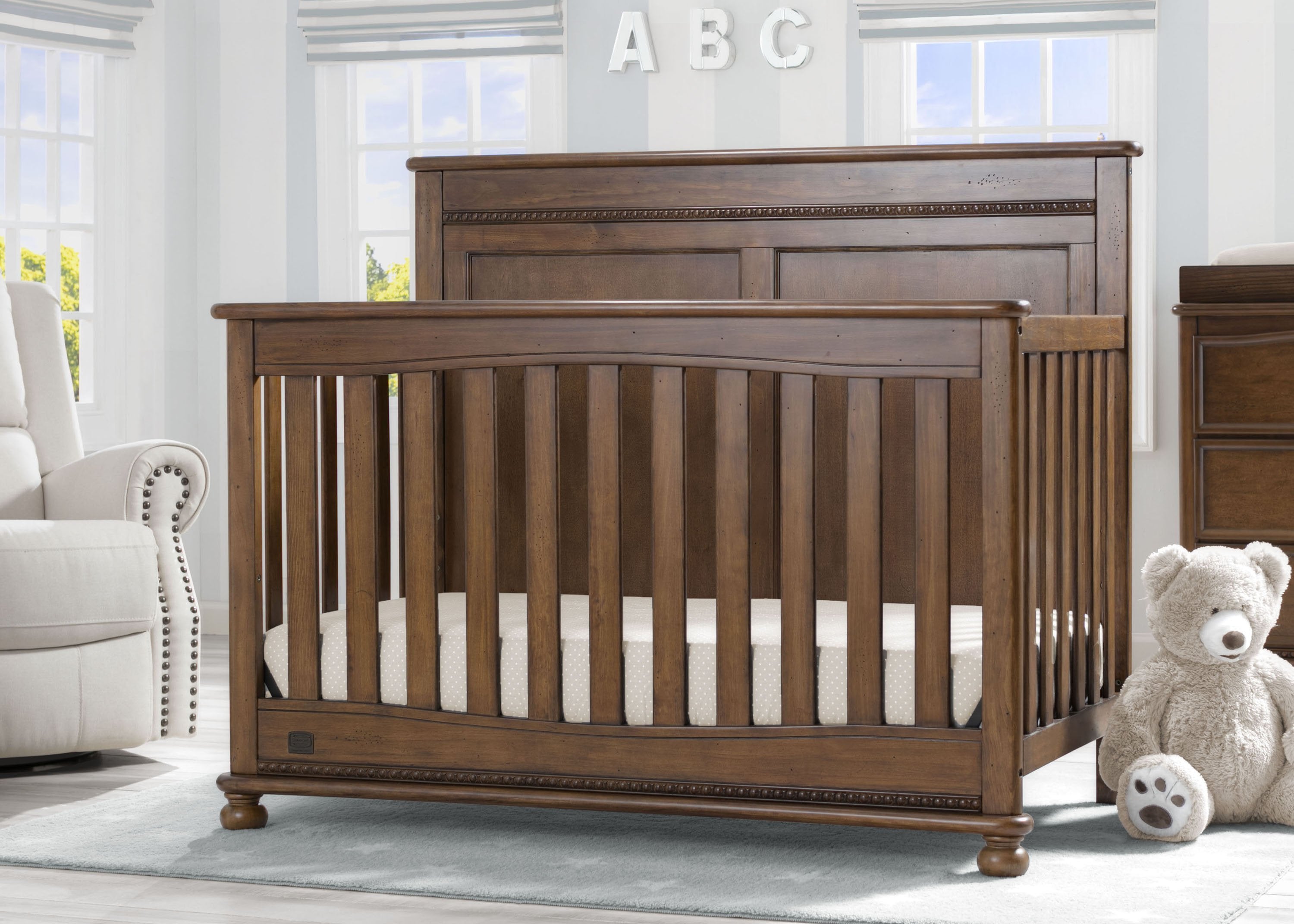 Fontana 4-in-1 Convertible Baby Crib - Transition from Crib to Toddler Bed, Daybed & Full-Size Bed | Safe & Stylish Nursery Furniture for Newborns to Teens | Perfect for Modern Nursery, Bedroom & Guest Room