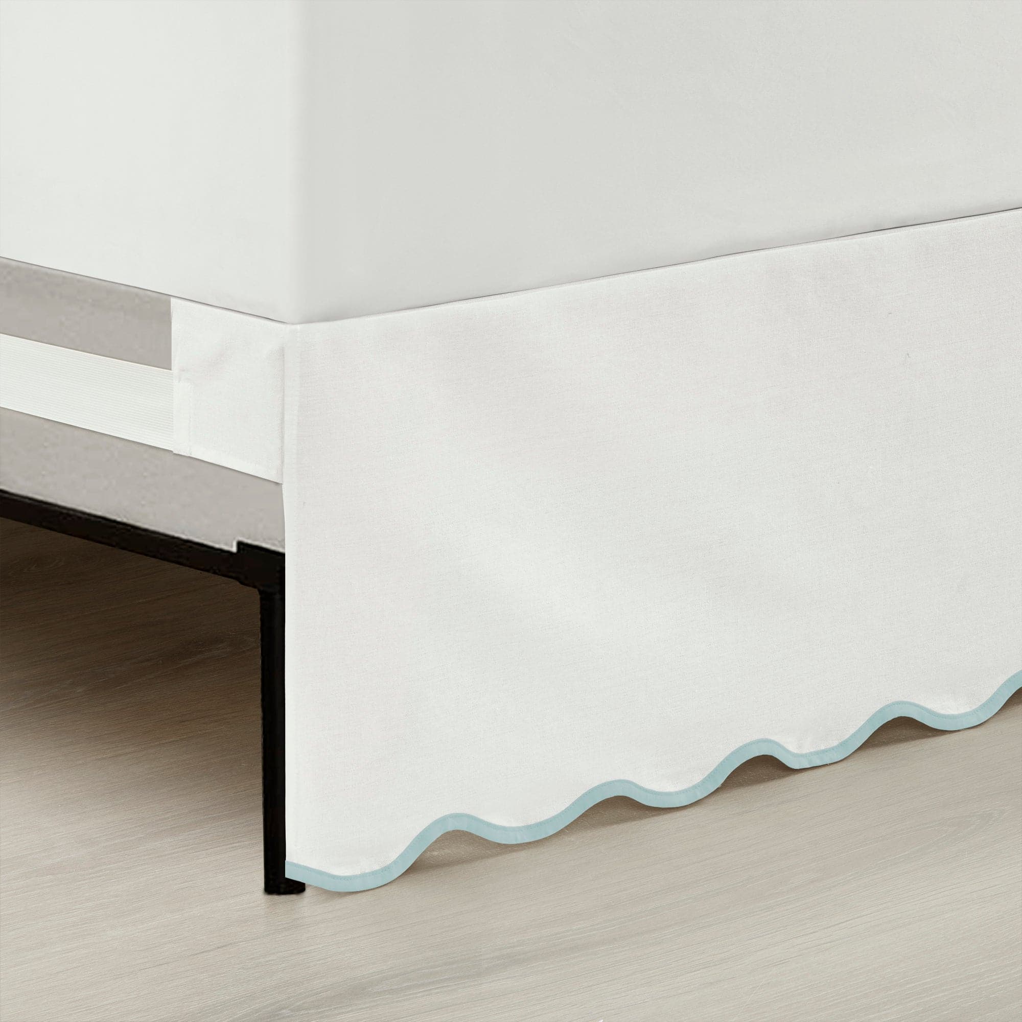 Coastal Chic Scalloped Edge Bed Skirt - Elegant Ruffled Dust Ruffle for Queen Size Beds | Perfect for Beach House Decor & Coastal Bedroom Design