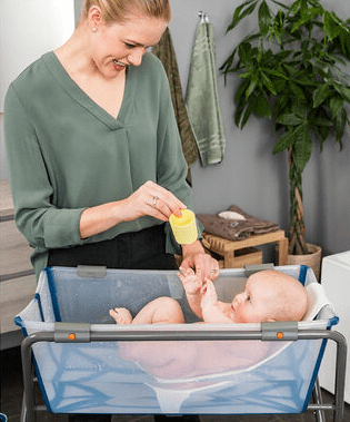 Stokke Flexi Bath Baby Bathtub with Heat Sensitive Plug & Newborn Insert - Foldable Infant Tub for Safe Bathing at Home or Travel