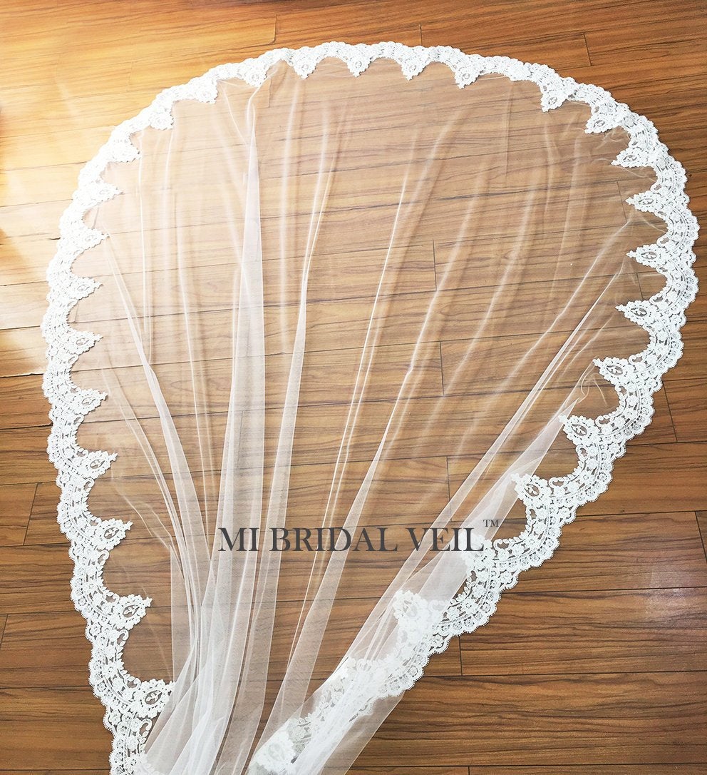 Elegant Mantilla Cathedral Wedding Veil with Beaded Edwardian Vintage Lace - Perfect for Bridal Gowns & Formal Weddings