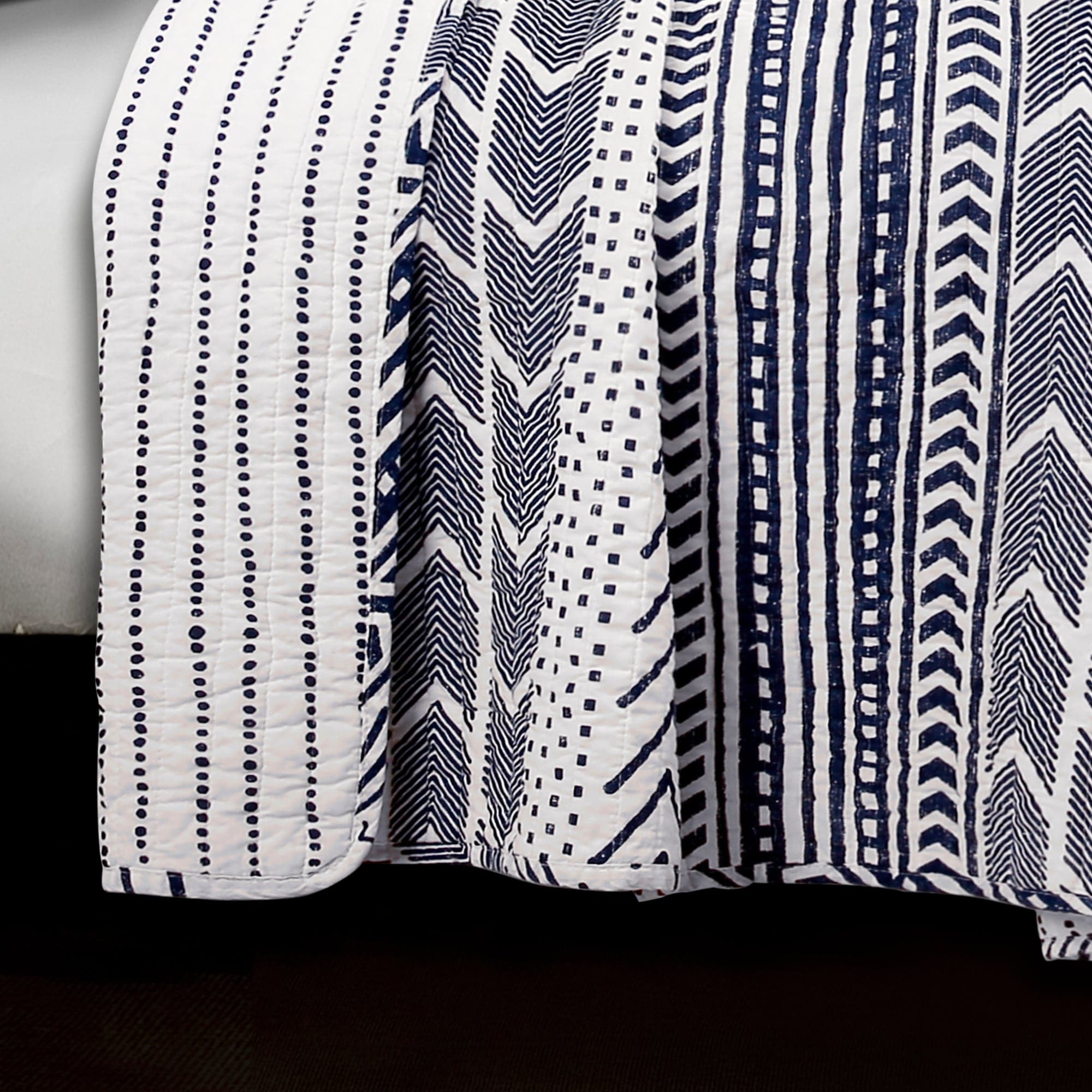 Hygge Geo Quilt 3 Piece Set - Soft Geometric Pattern Bedding for Cozy Bedroom Decor | Perfect for Master Bedroom, Guest Room & Dorm