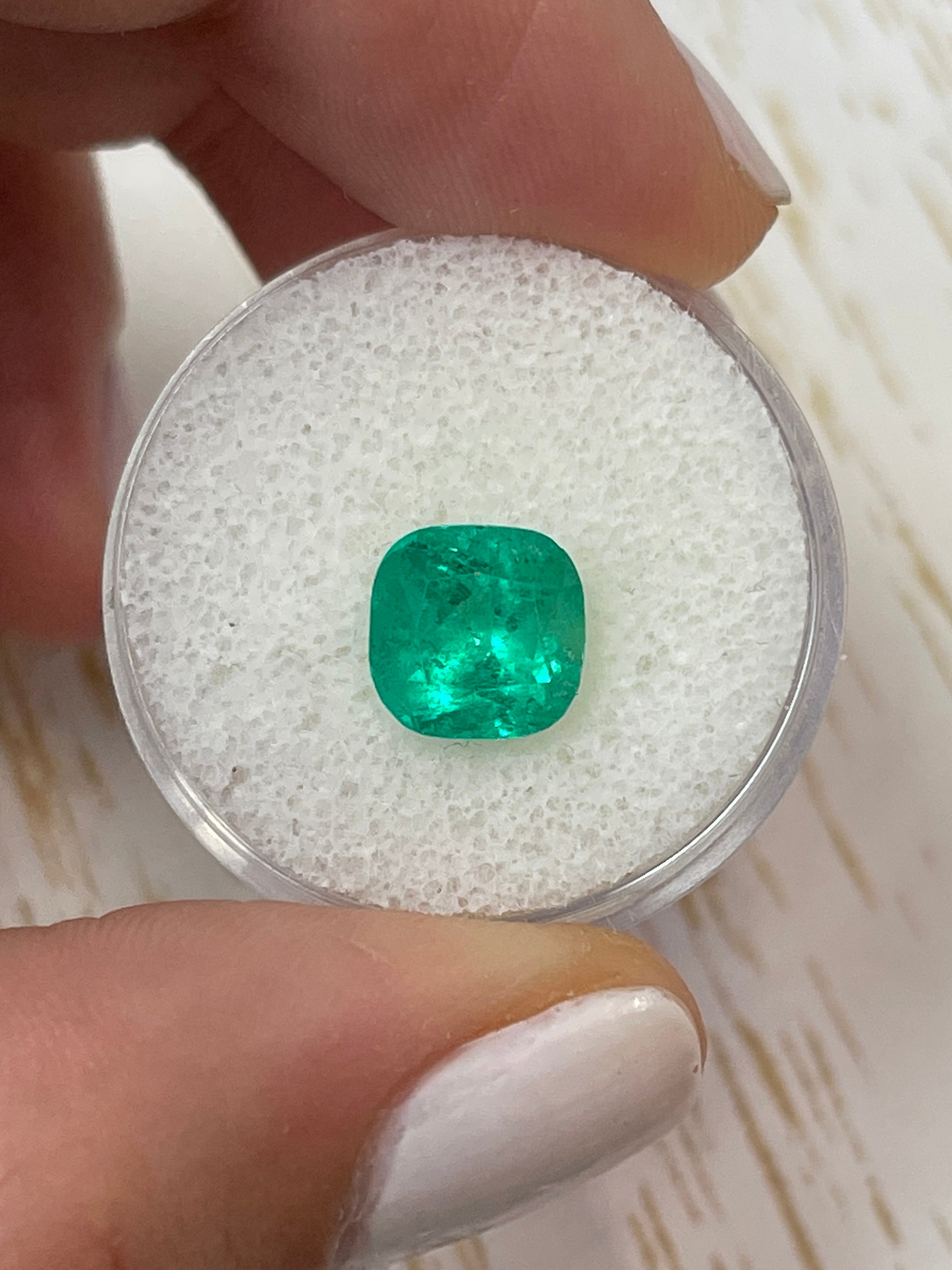 2.63 Carat Natural Colombian Emerald - 8.5x8.5mm Loose Cushion Cut Gemstone for Jewelry Making, Engagement Rings & Luxury Gifts